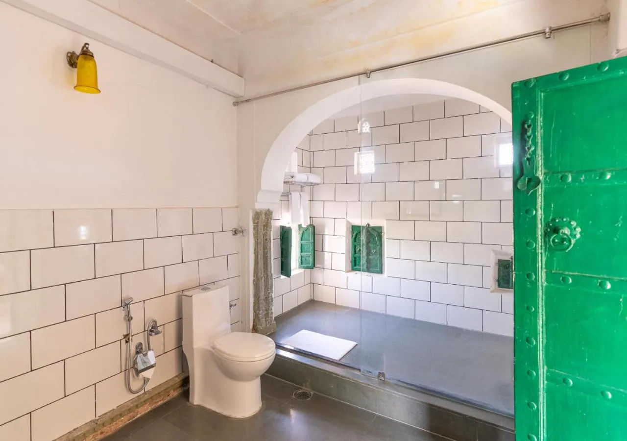 Bathroom in Bloom Boutique l Chelon Haveli