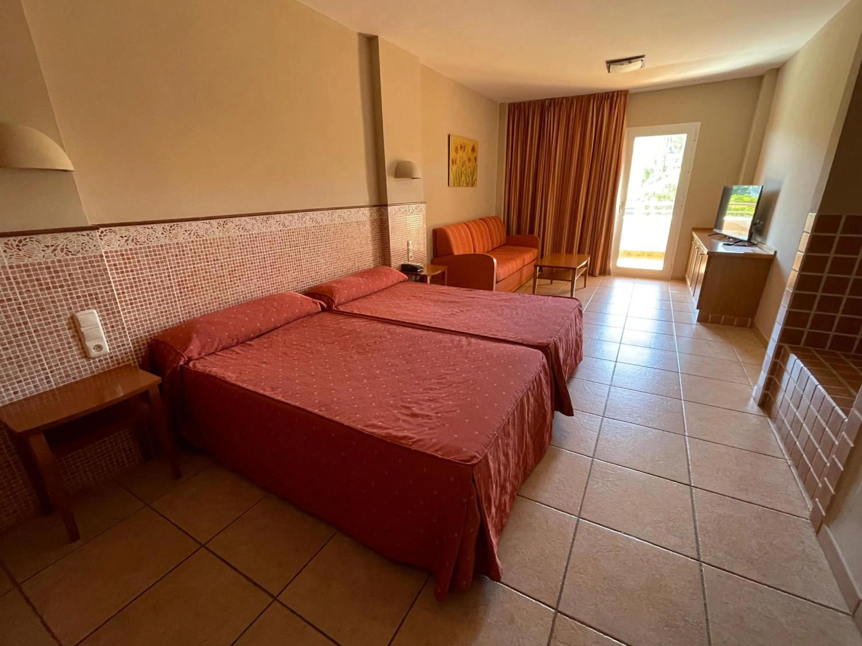 Bedroom, Bed in Arena Center