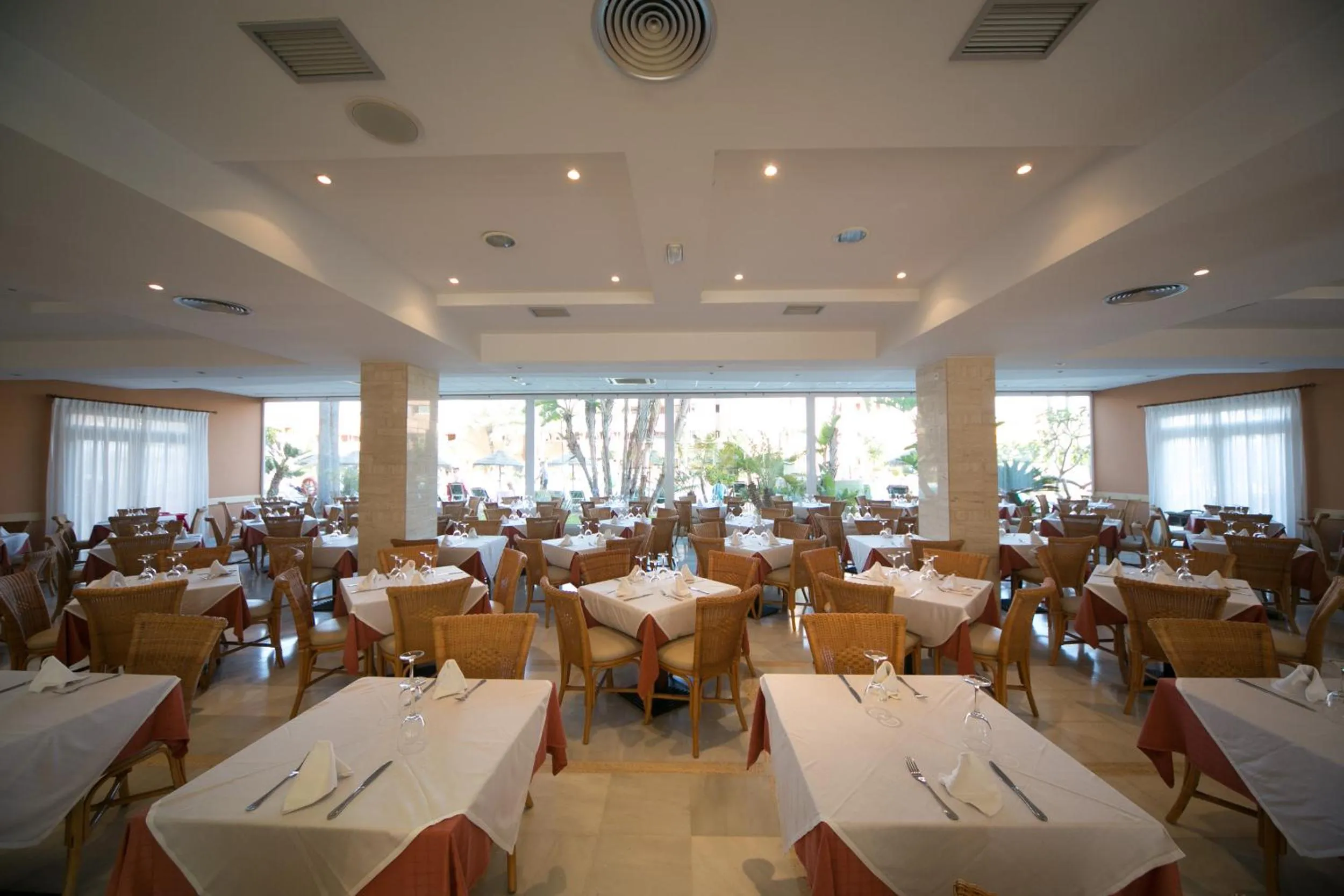 Restaurant/places to eat in Arena Center