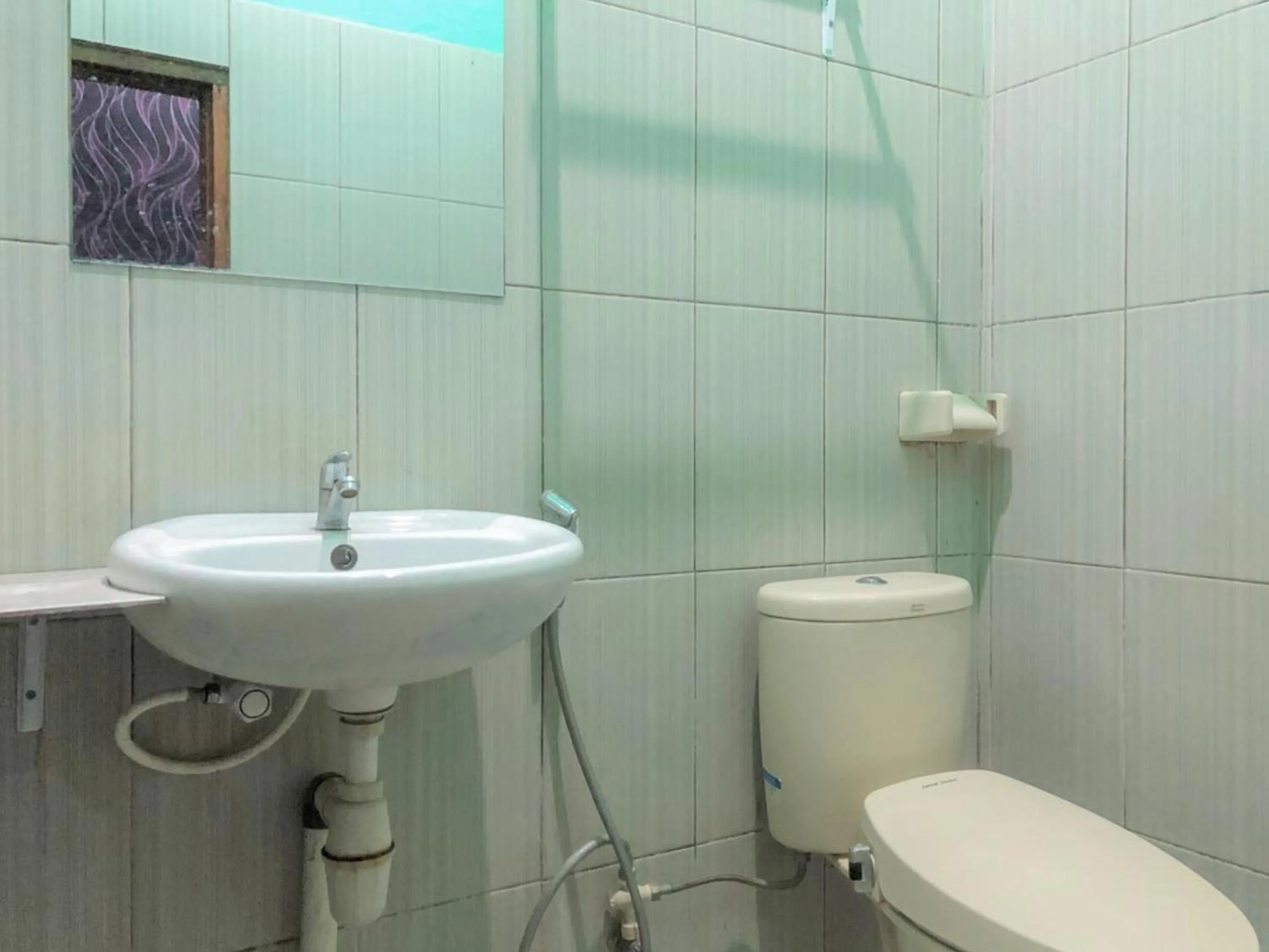 Bathroom in Edotel SMKN 2 Pinrang Mitra RedDoorz