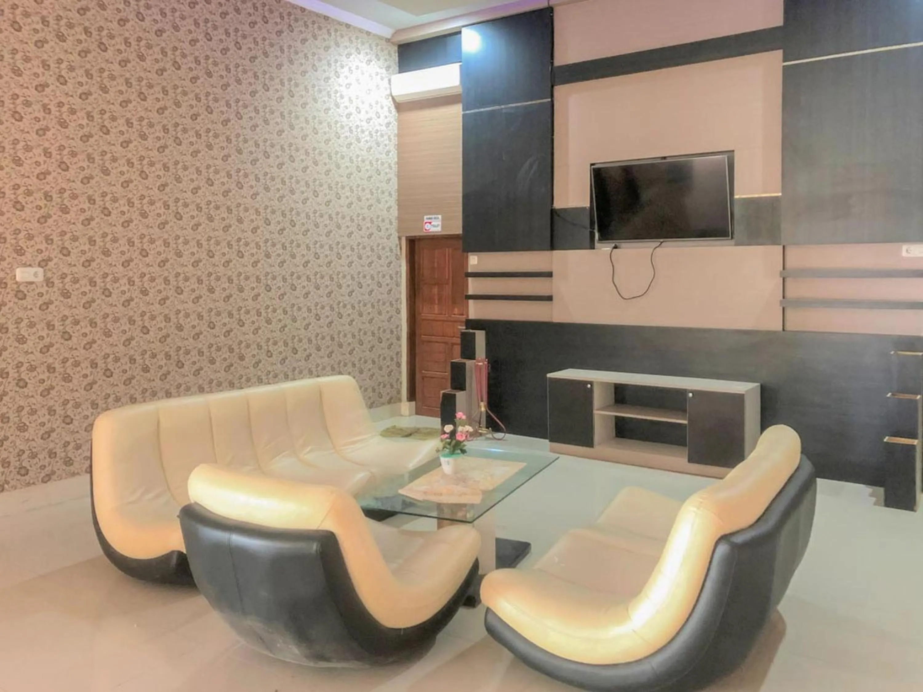 Living room in Edotel SMKN 2 Pinrang Mitra RedDoorz