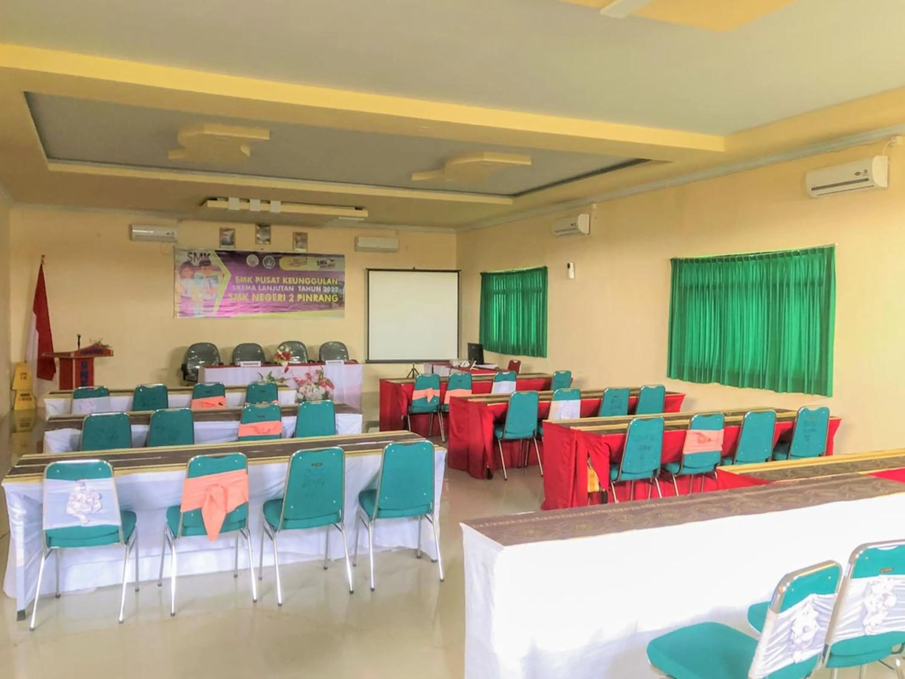 Meeting/conference room in Edotel SMKN 2 Pinrang Mitra RedDoorz