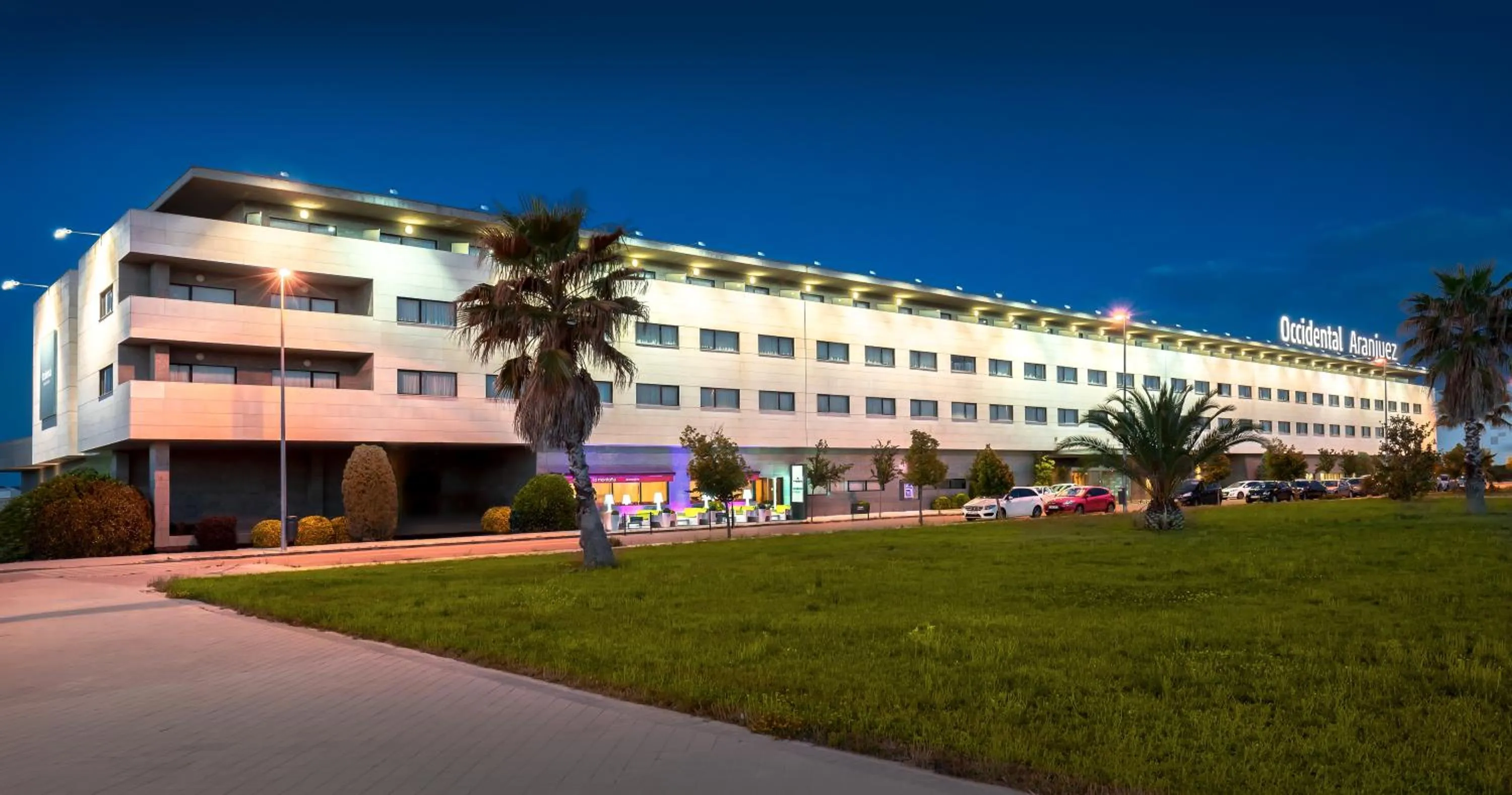 Facade/entrance in Occidental Aranjuez