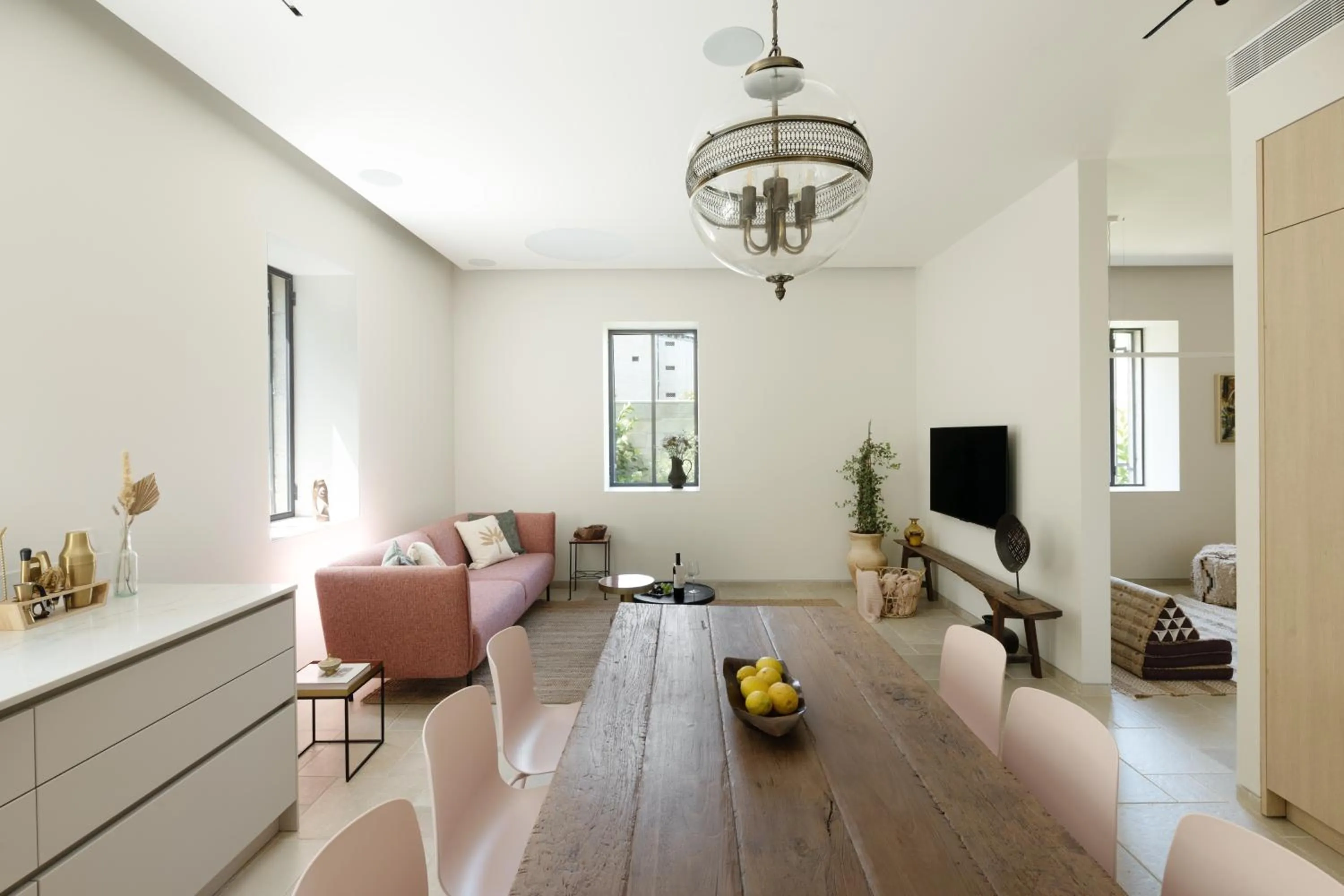 Communal lounge/ TV room in THE Y HOUSE