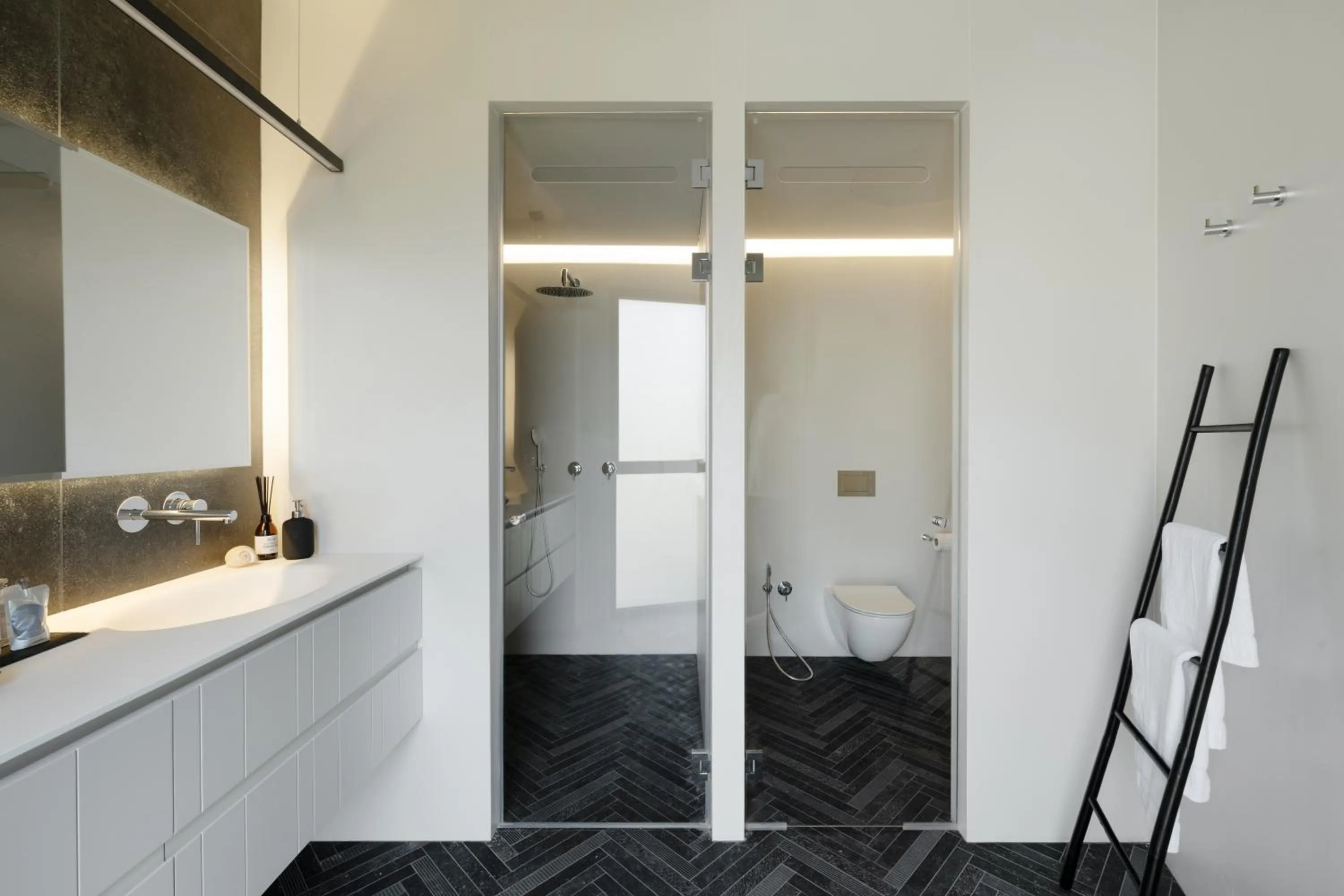 Shower in THE Y HOUSE