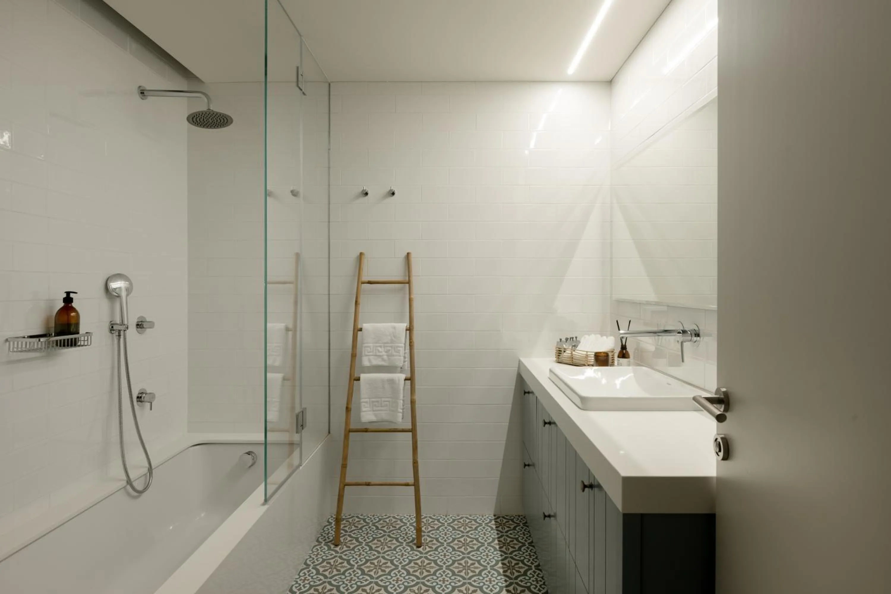 Shower in THE Y HOUSE