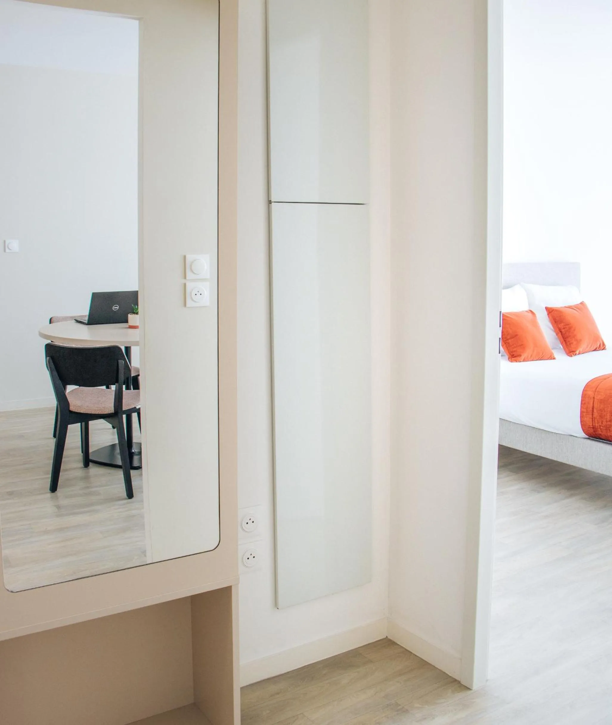 Living room, Bed in Twenty Business Flats Lille - Bayard