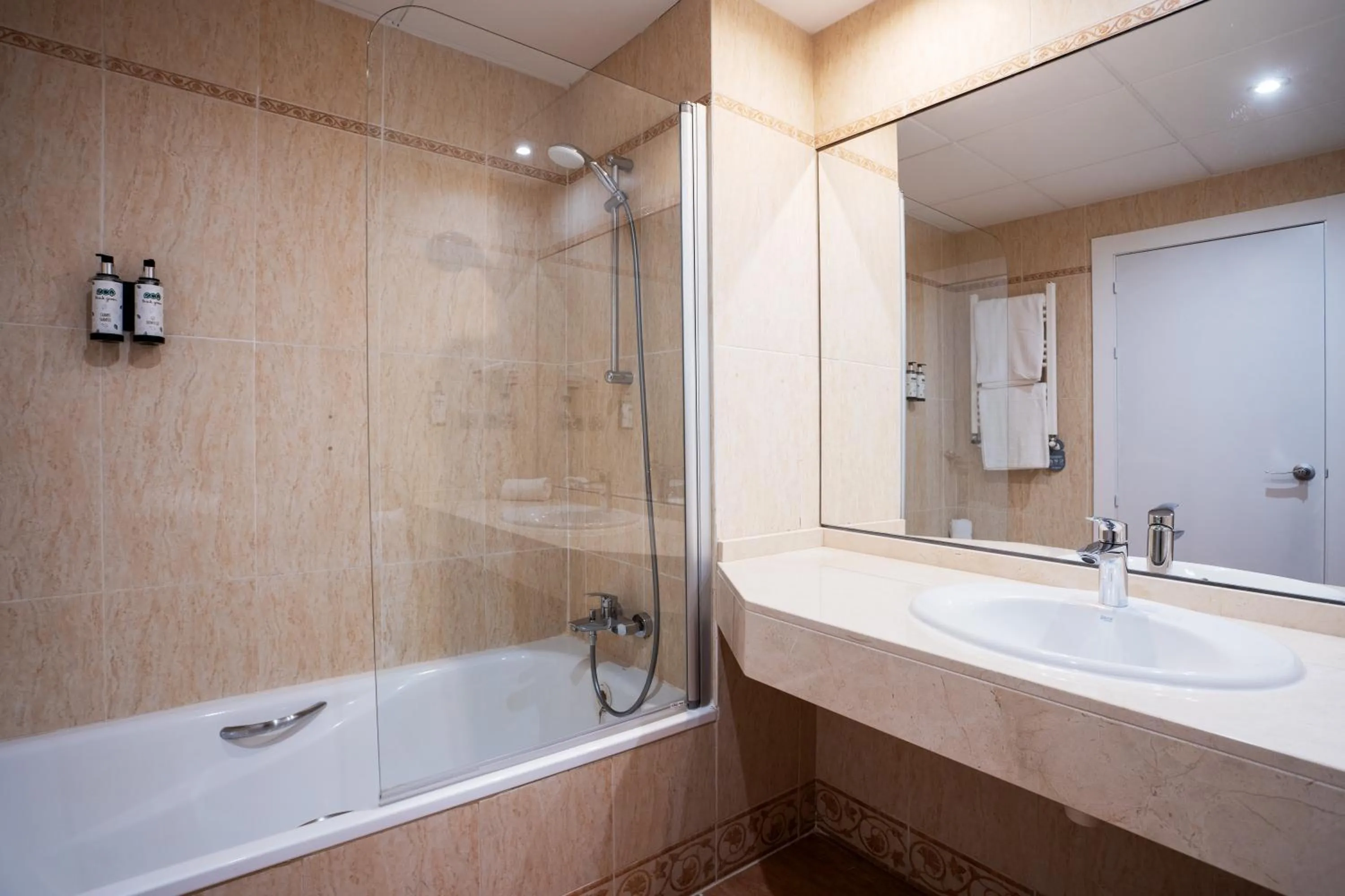 Bathroom in Hotel Piramide Salou