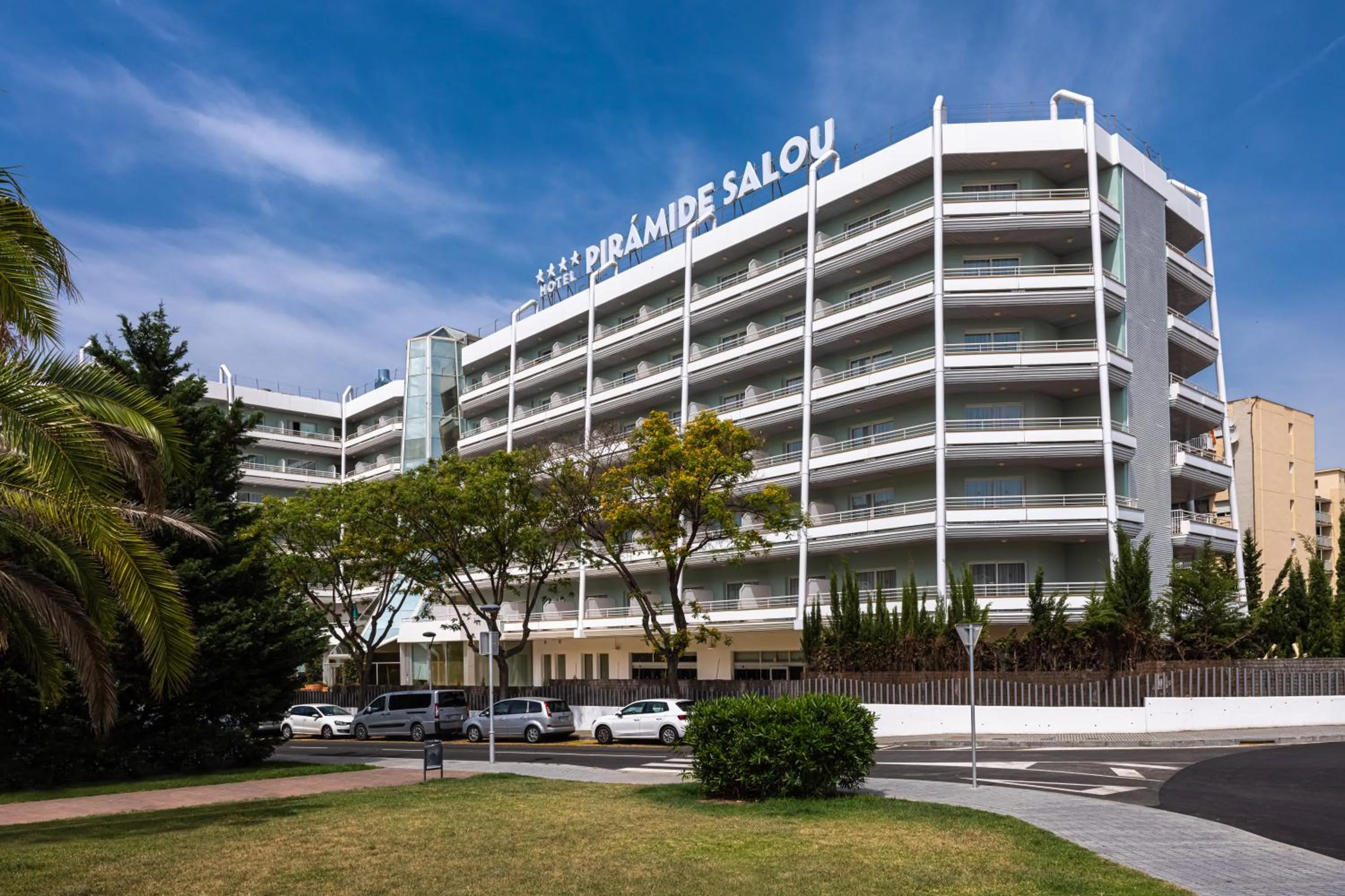 Facade/entrance, Property Building in Hotel Piramide Salou