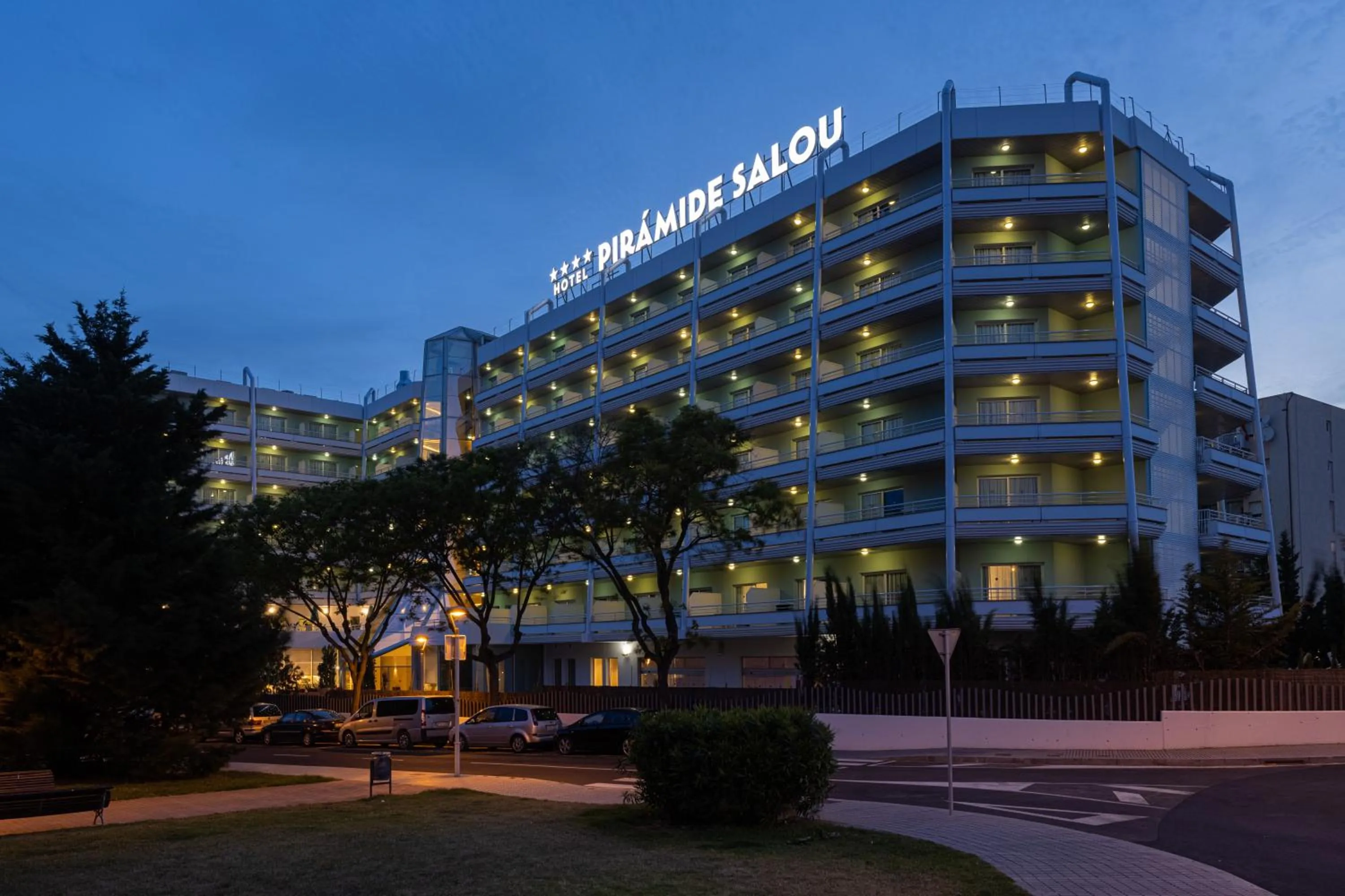 Facade/entrance, Property Building in Hotel Piramide Salou