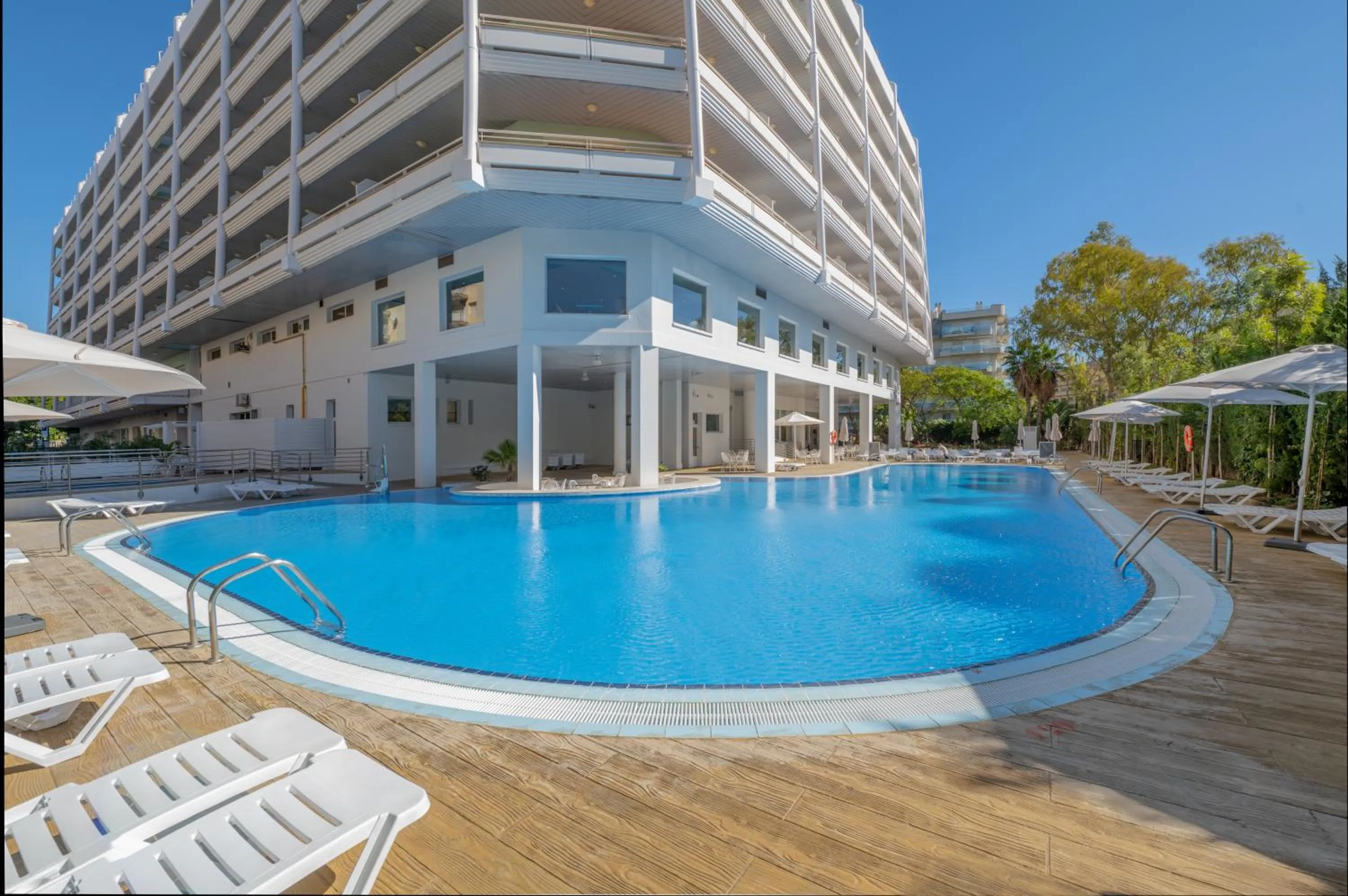 Swimming Pool in Hotel Piramide Salou