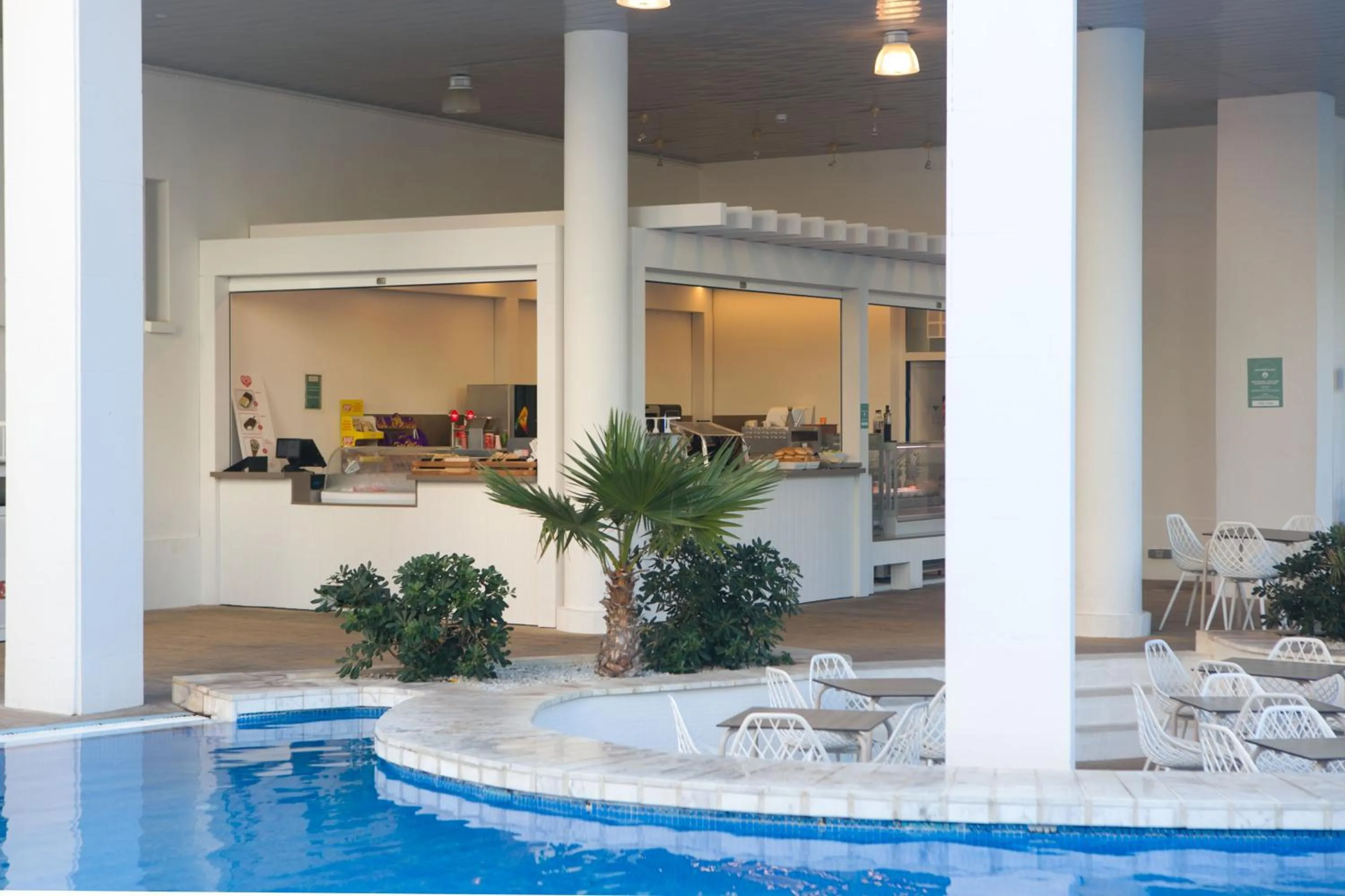 Lounge or bar, Swimming Pool in Hotel Piramide Salou