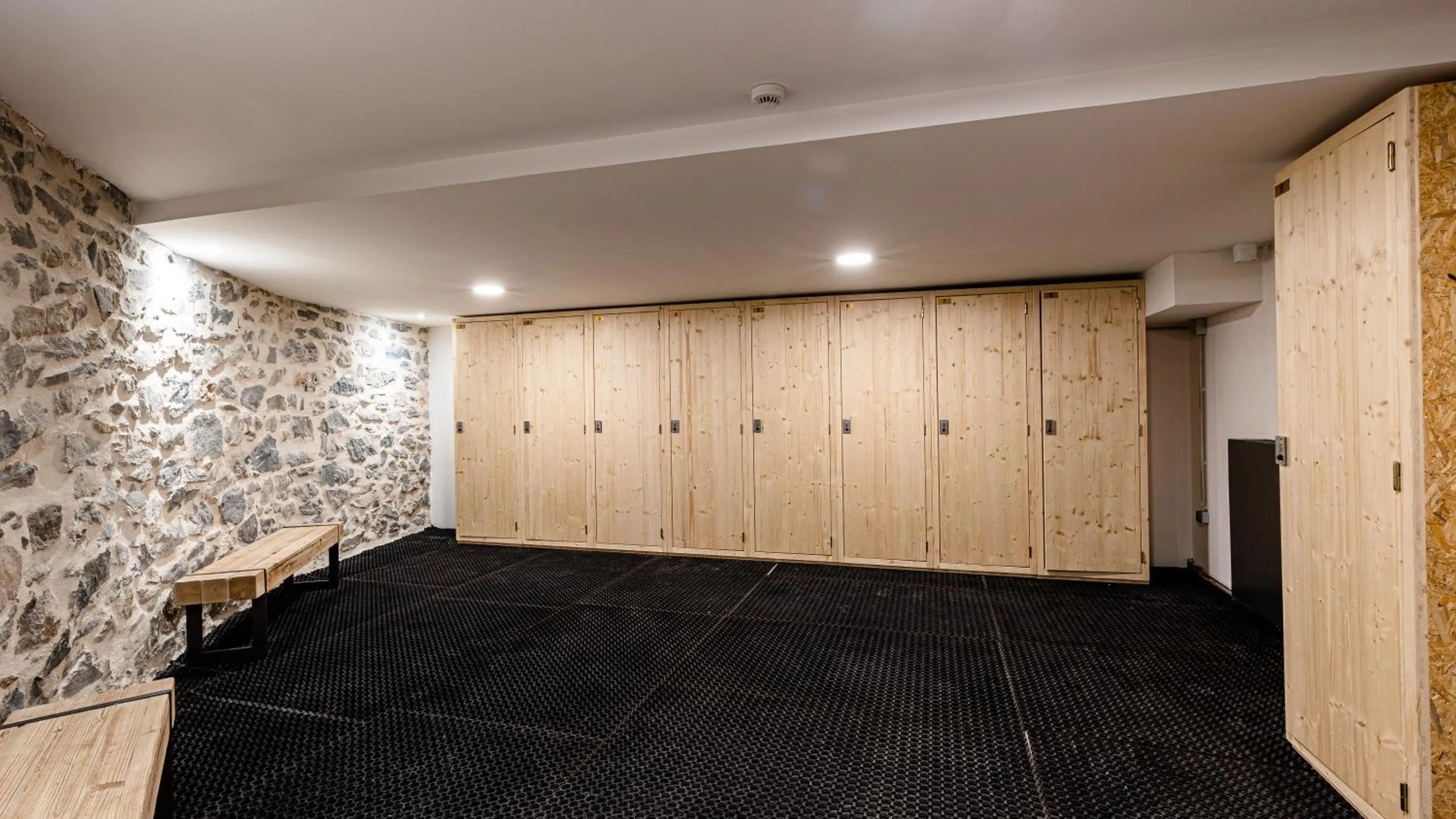 microwave in Madame Vacances Hotel Les Cimes