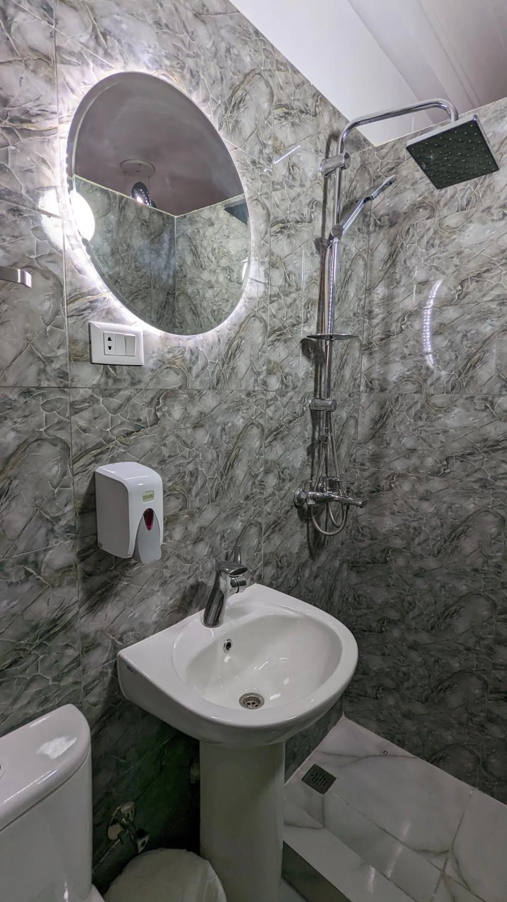 Shower in Champollion Hostel