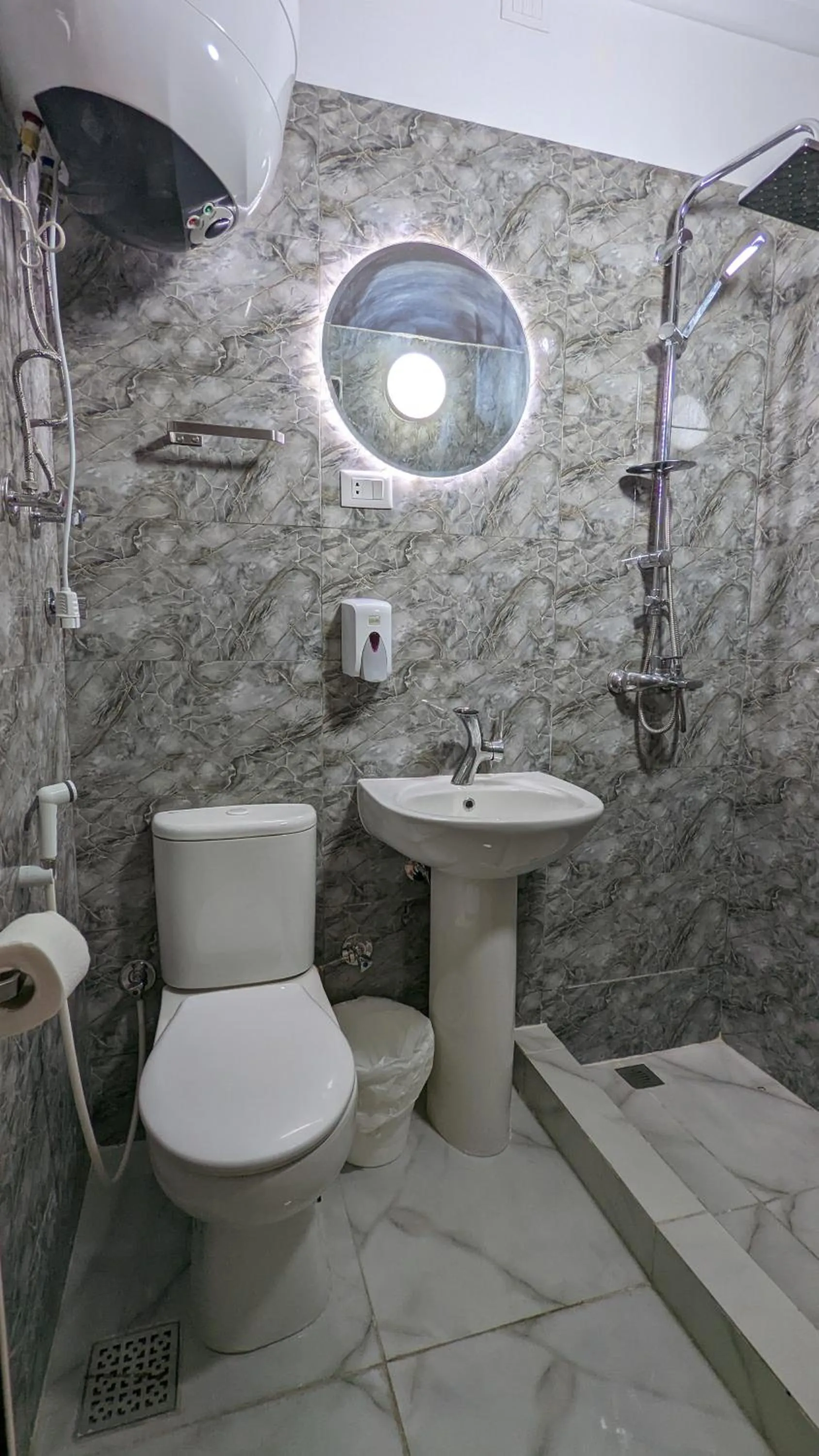 Shower in Champollion Hostel