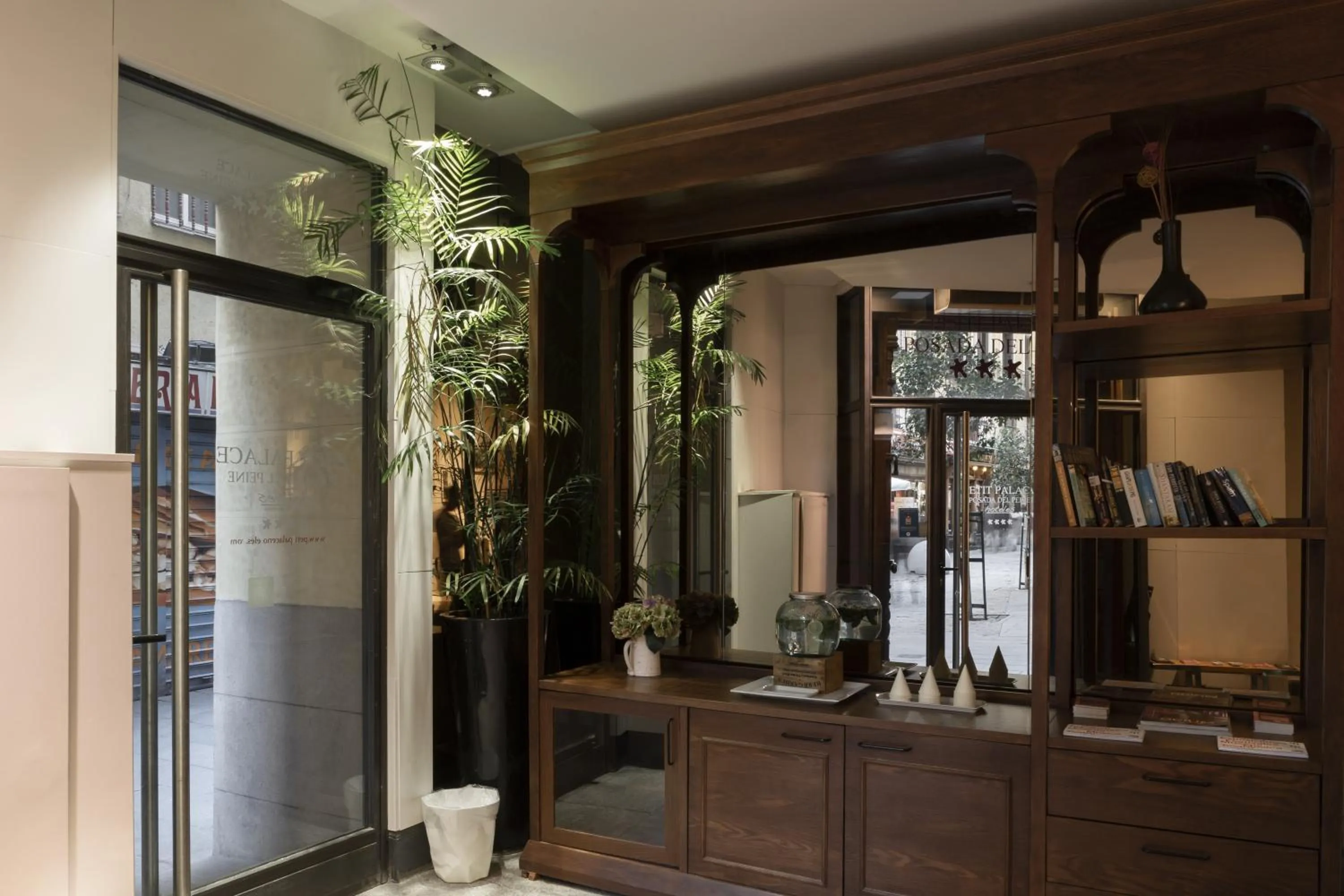 Lobby or reception in Petit Palace Posada del Peine