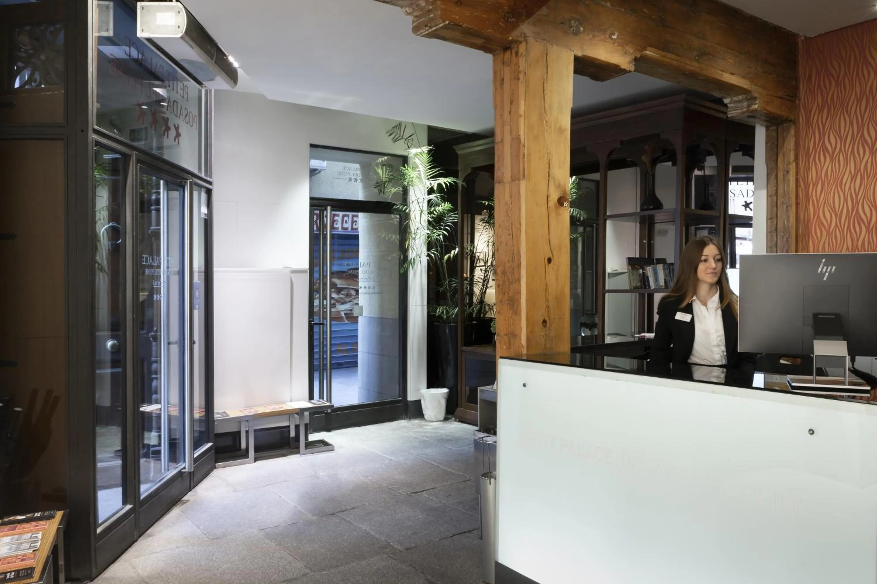 Lobby or reception in Petit Palace Posada del Peine