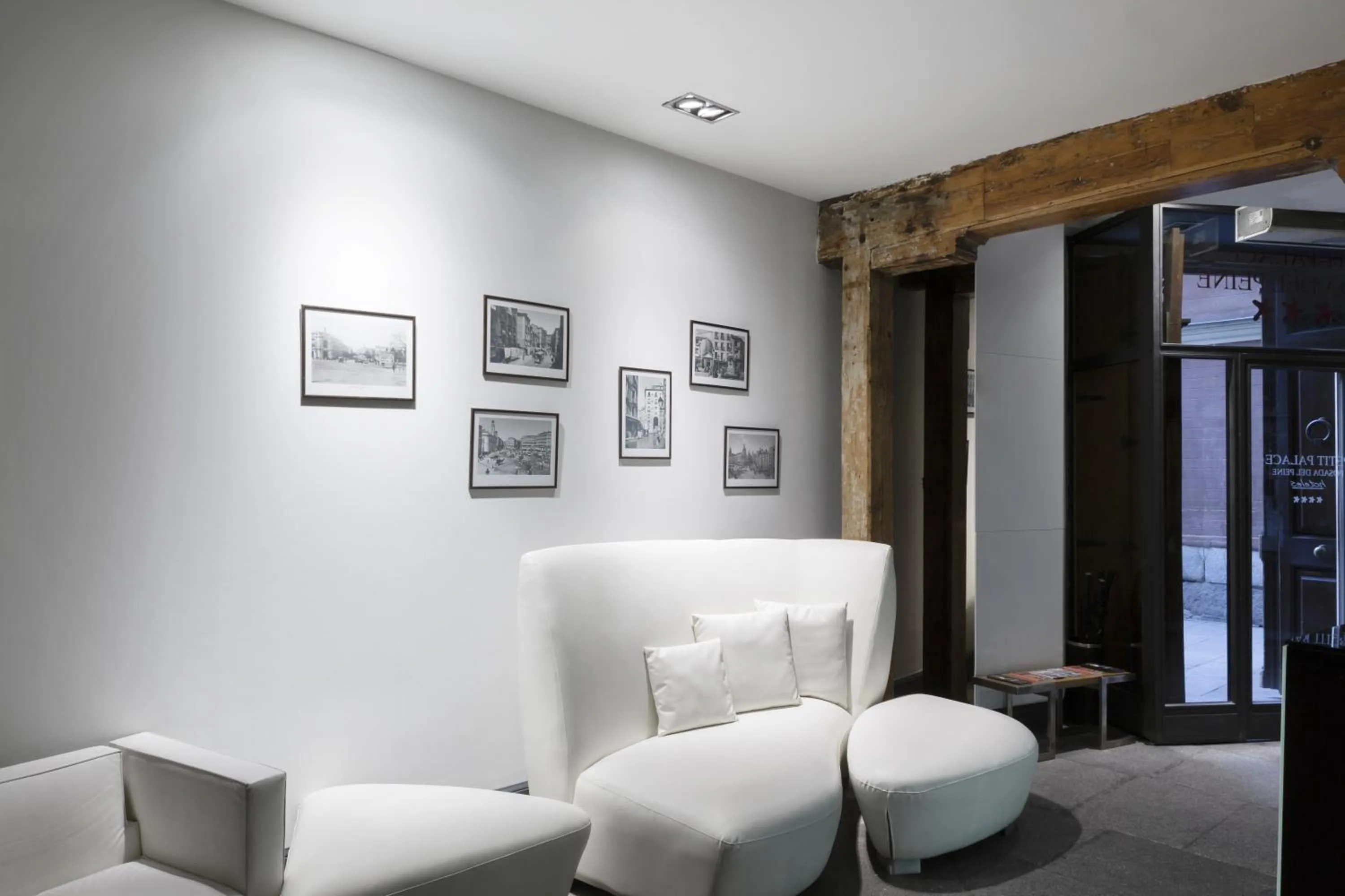 Lobby or reception in Petit Palace Posada del Peine