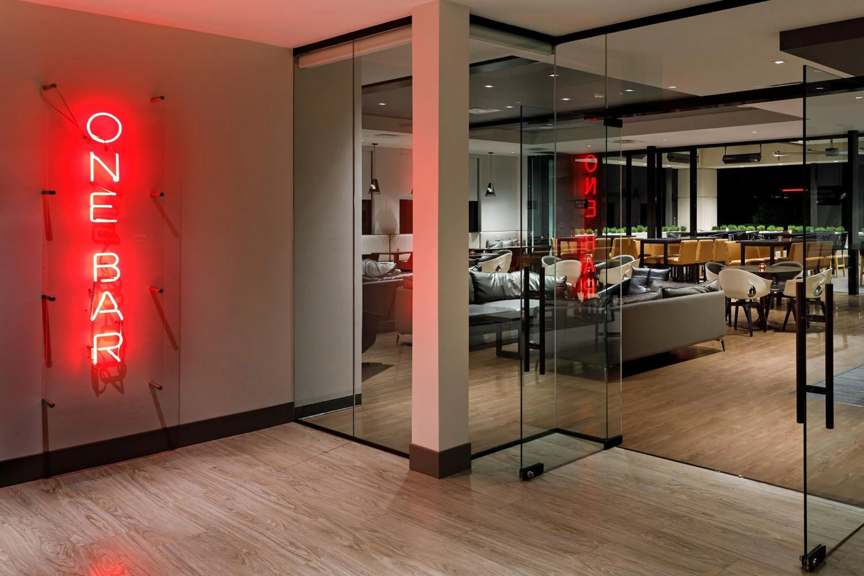 Lounge or bar in NOUN Hotel, Norman, a Tribute Portfolio Hotel