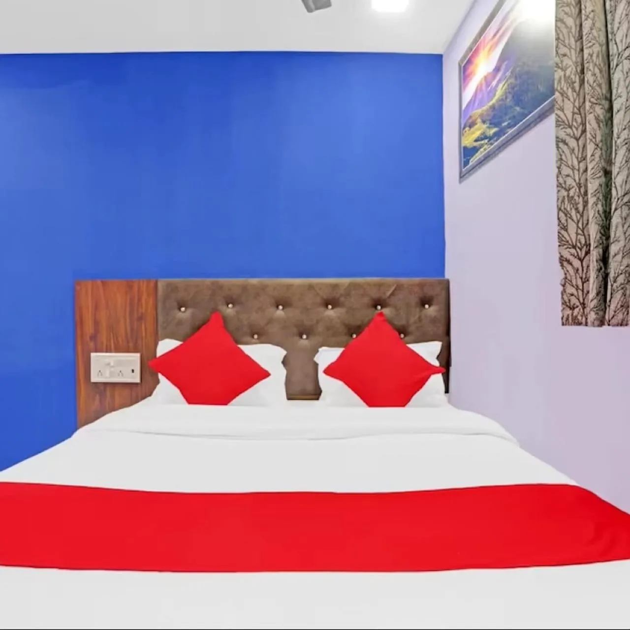 Bed in Hotel Welcome Inn,Mumbai