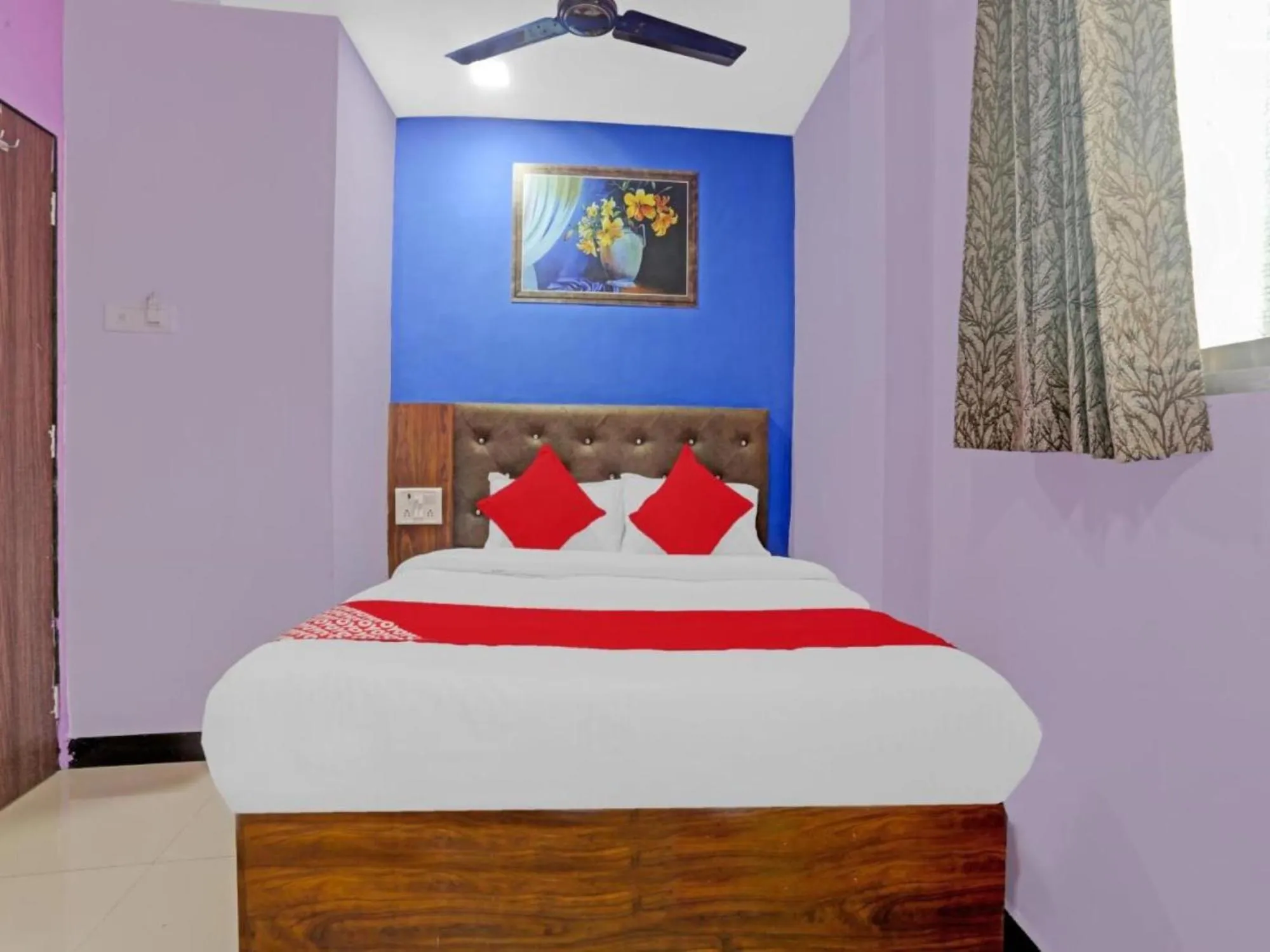 Photo of the whole room in Hotel Welcome Inn,Mumbai