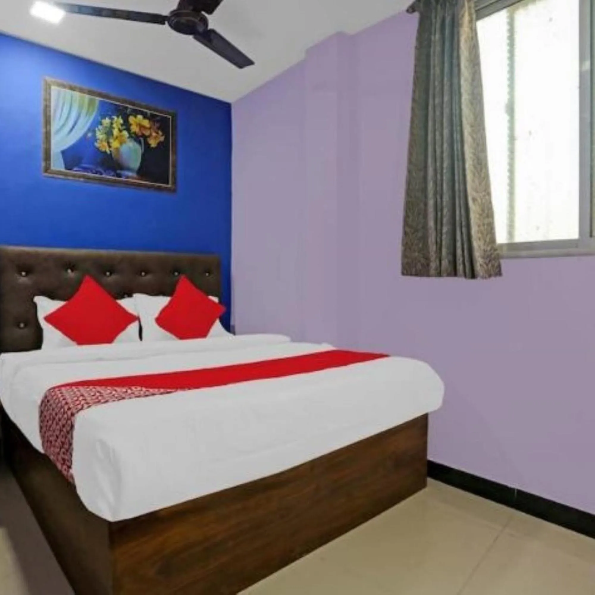 Bed in Hotel Welcome Inn,Mumbai