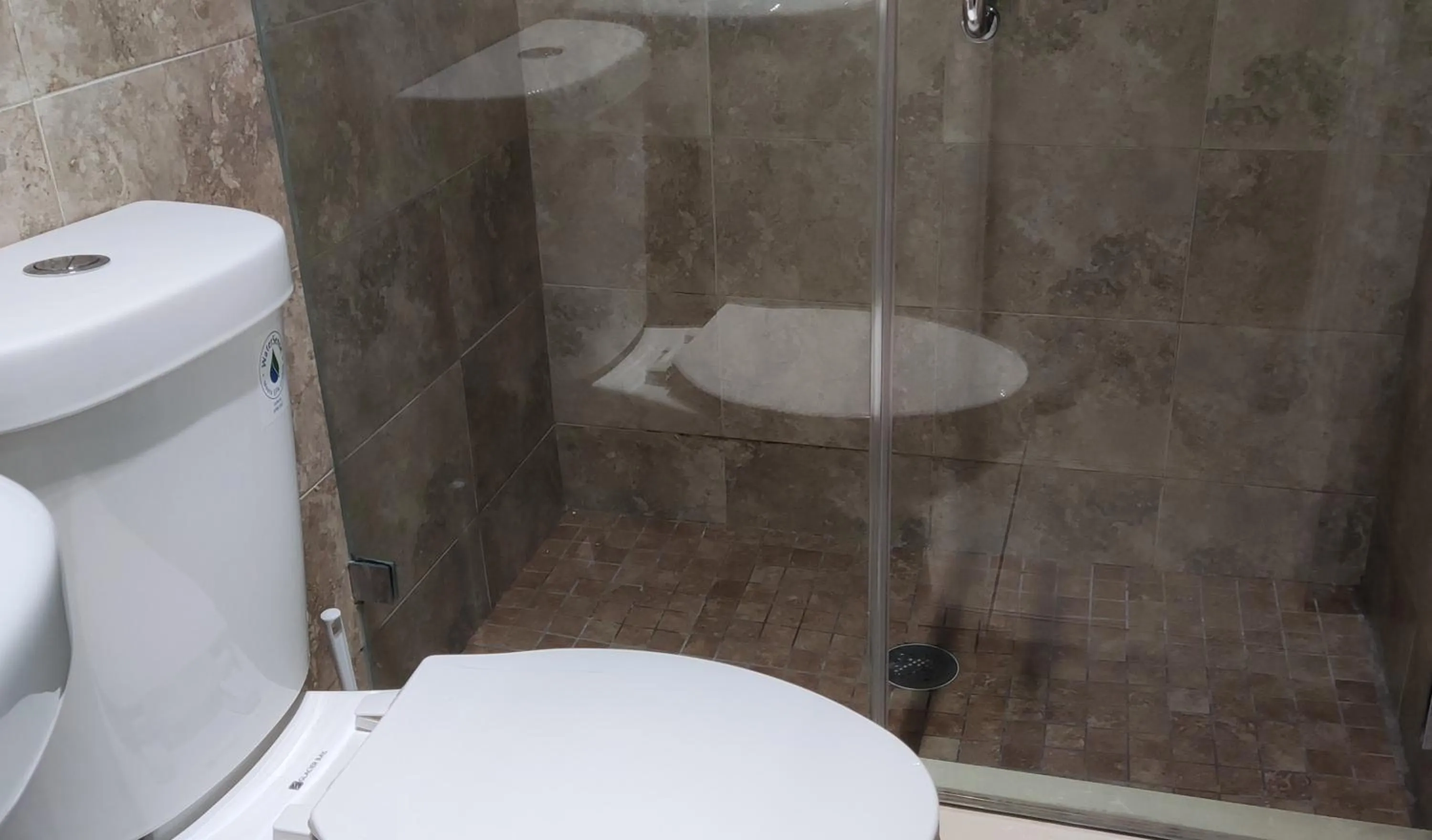 Bathroom in Summer Gardens