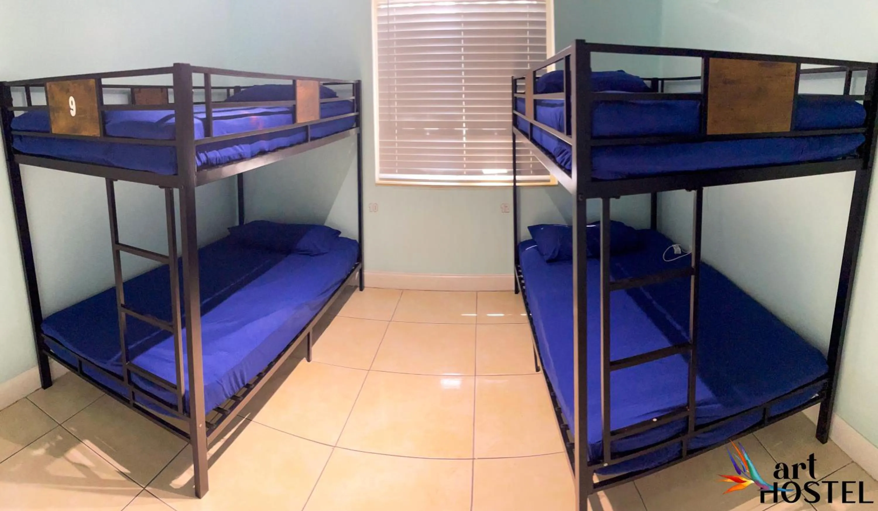 Photo of the whole room, Bed in Summer Gardens