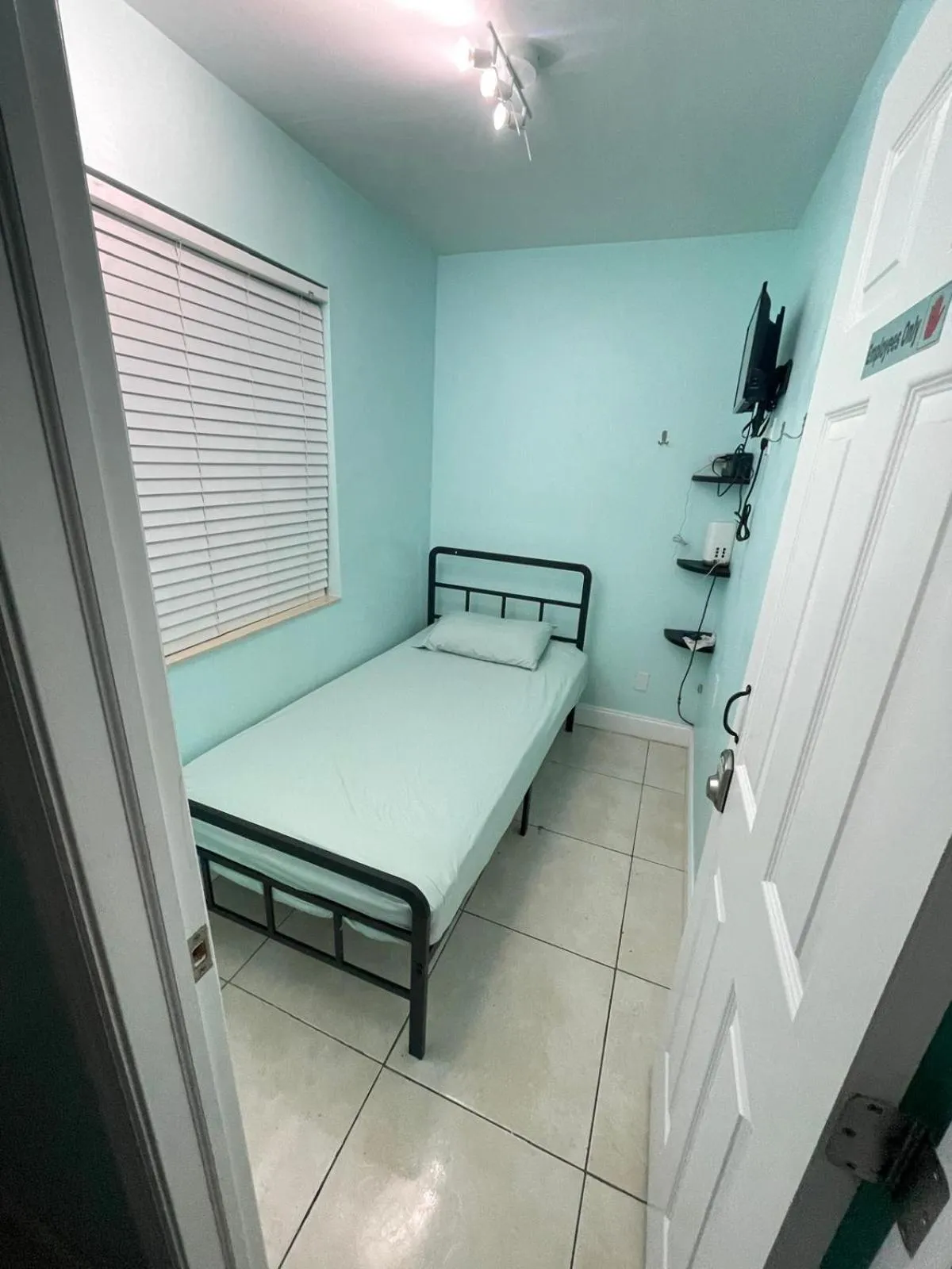 Bedroom, Bed in Summer Gardens