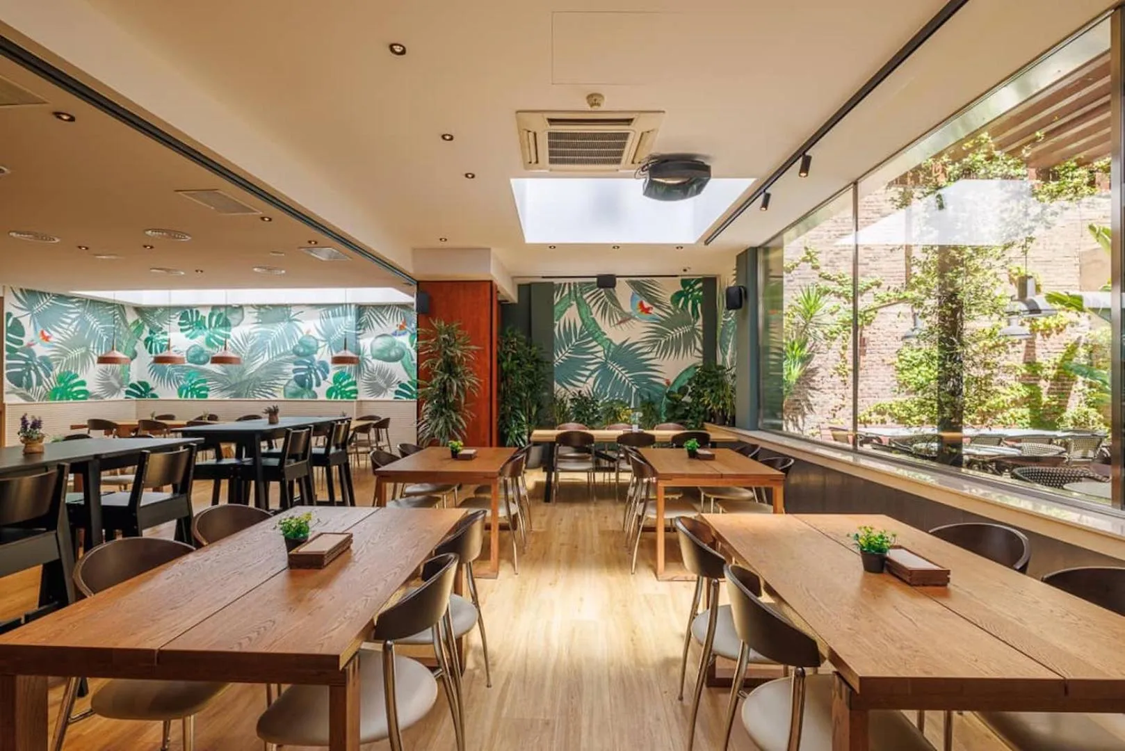 Lounge or bar in Hotel Ronda Lesseps