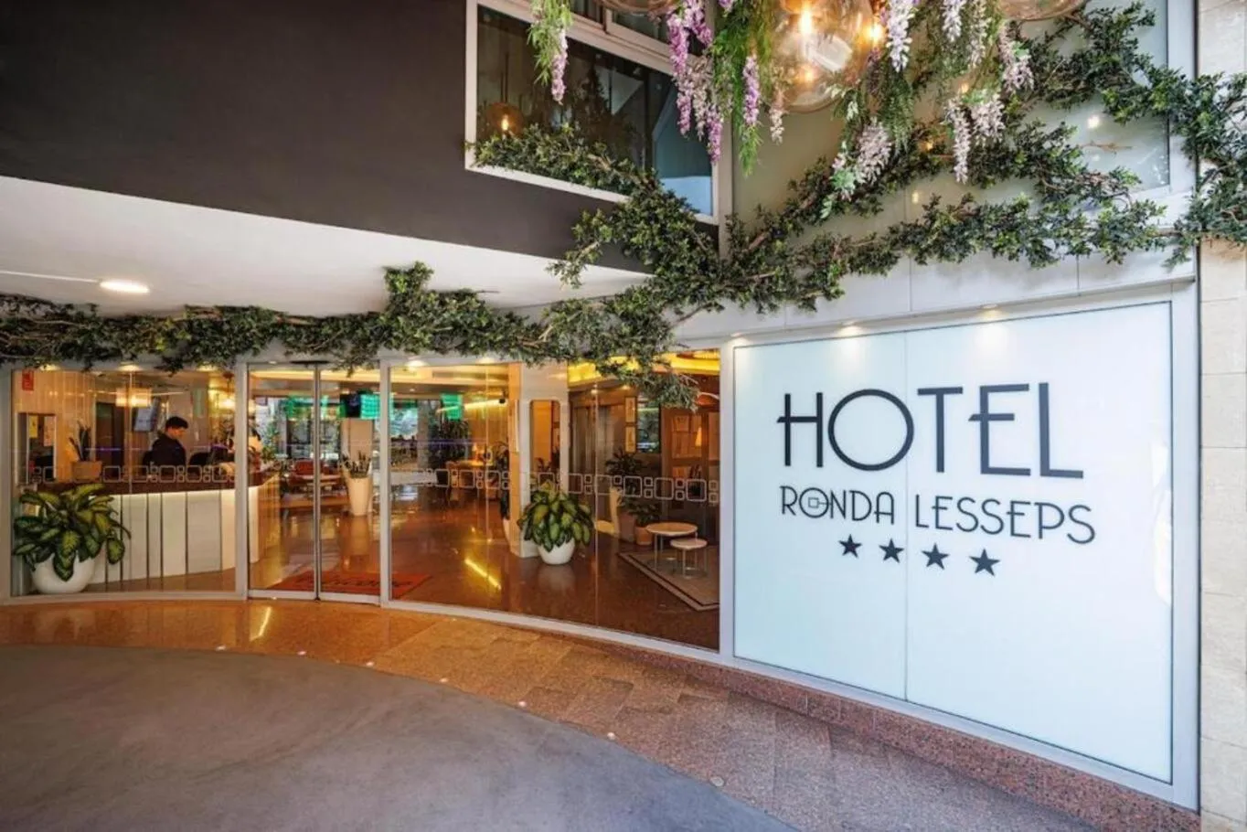 Facade/entrance in Hotel Ronda Lesseps