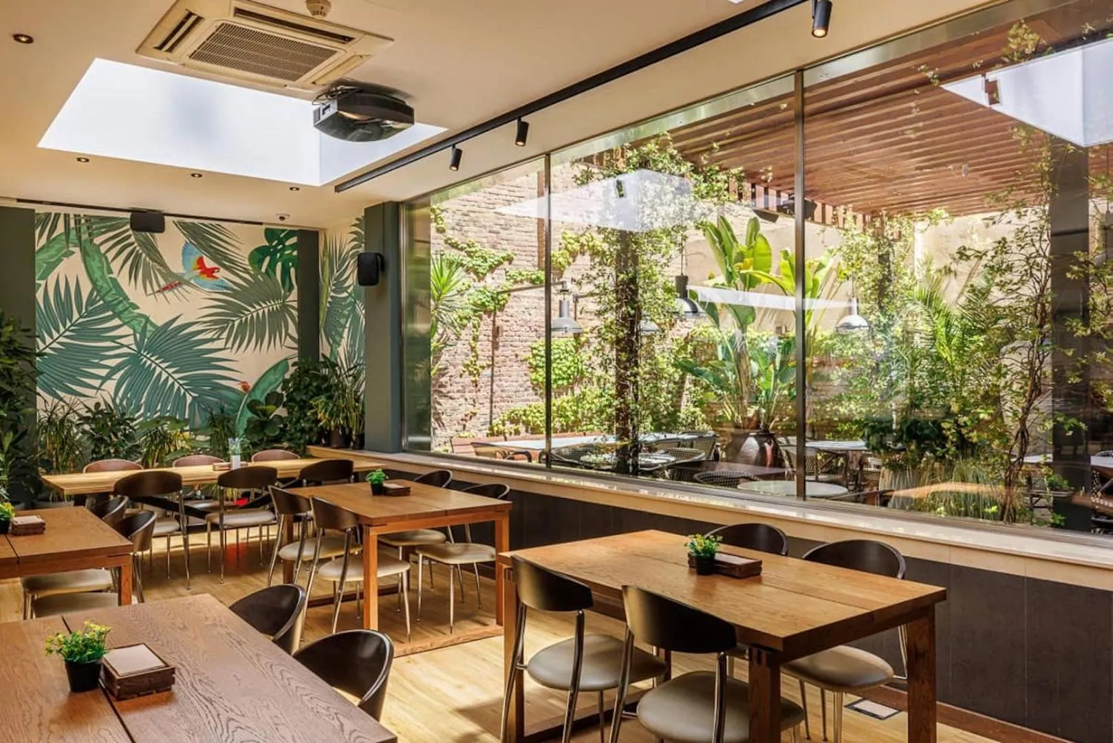 Lounge or bar in Hotel Ronda Lesseps