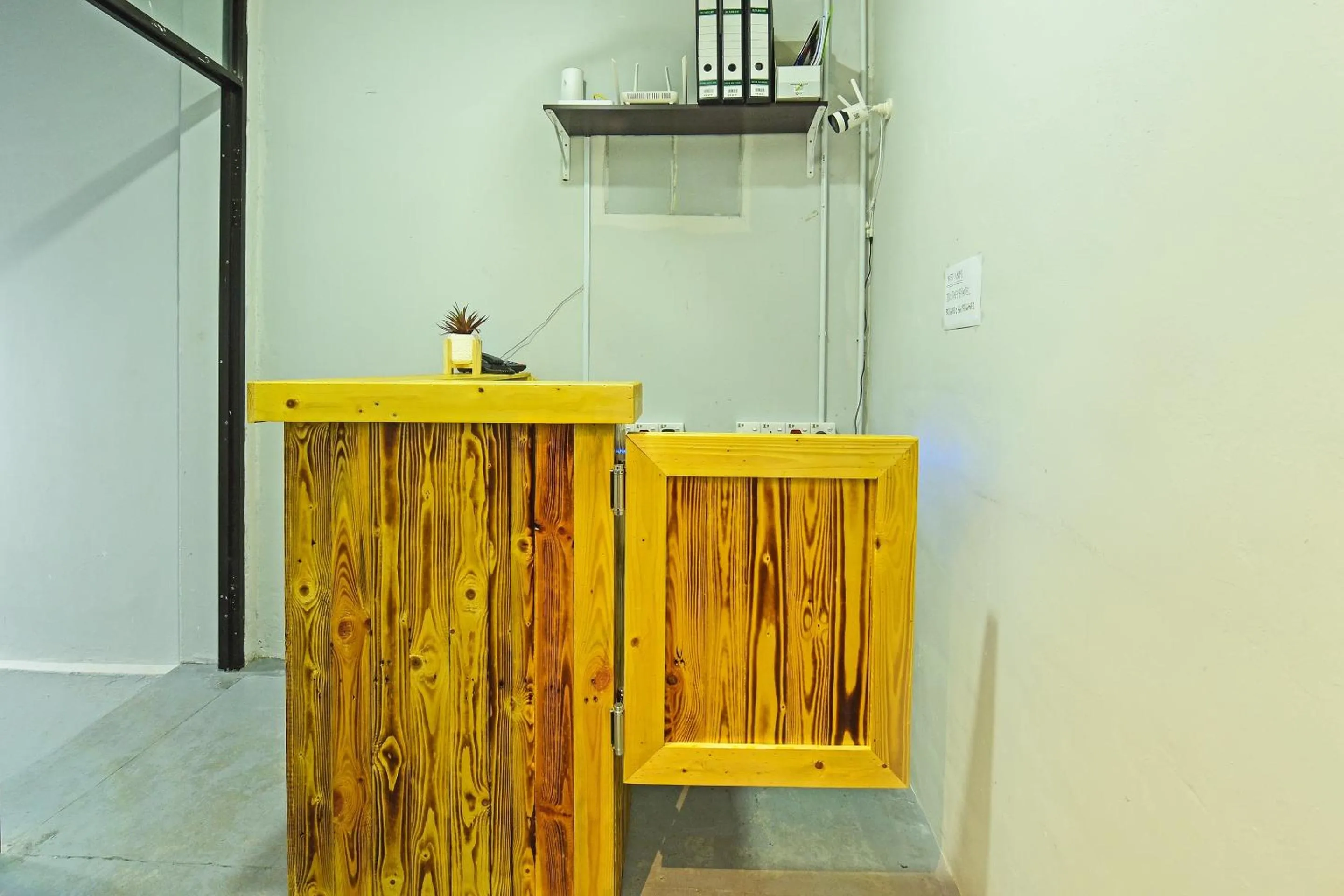 Lobby or reception in OYO 90662 The 1975 Hotel Empire