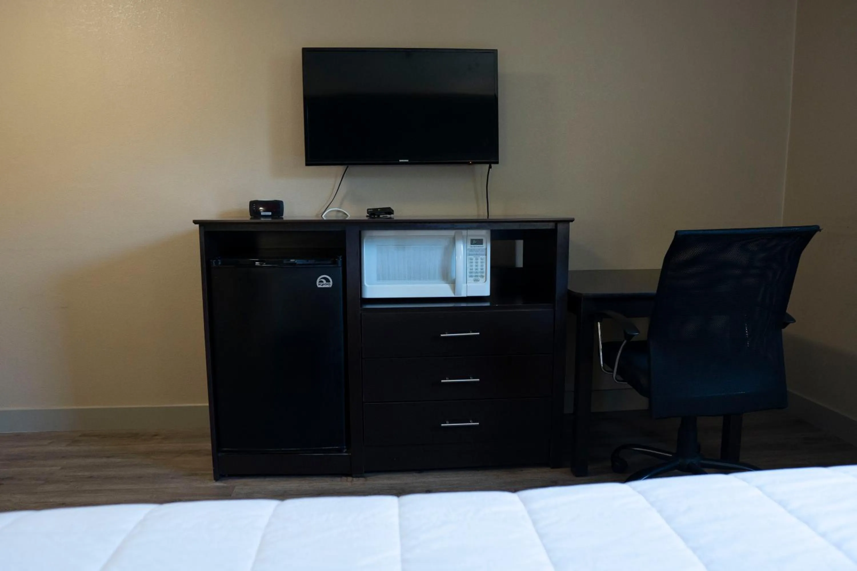 TV and multimedia in Framingham Inn