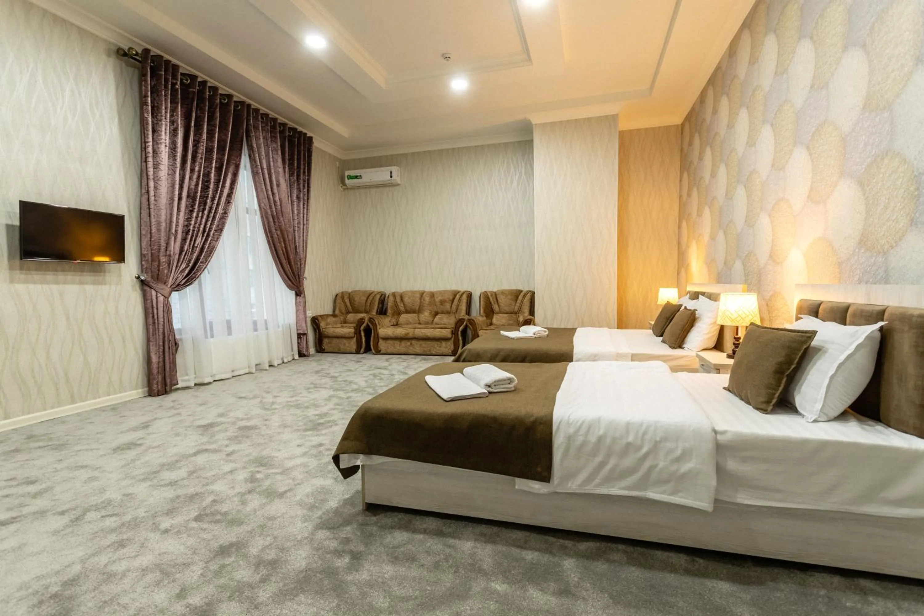 Bed in Osiyo Plaza Hotel