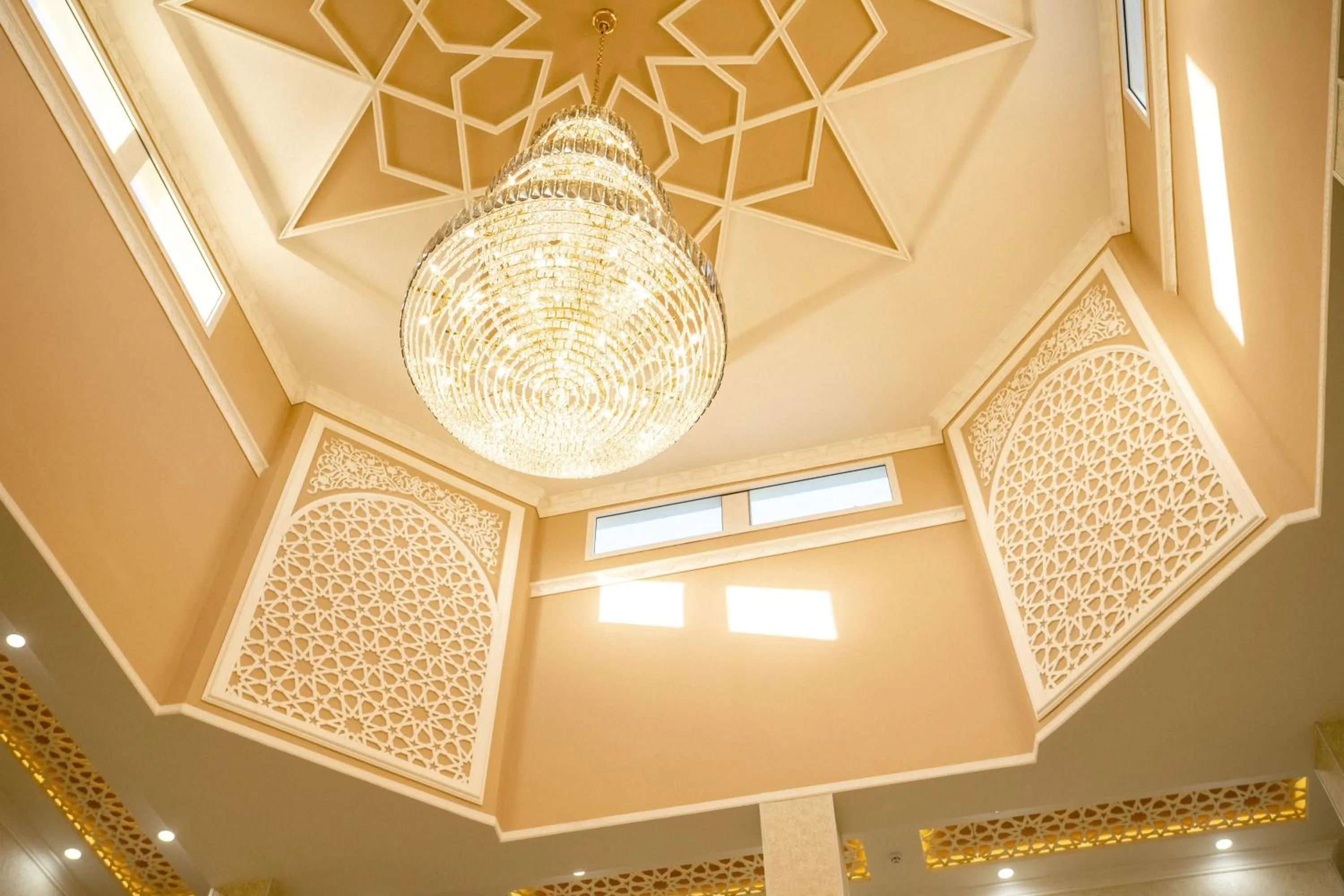 Communal lounge/ TV room in Osiyo Plaza Hotel