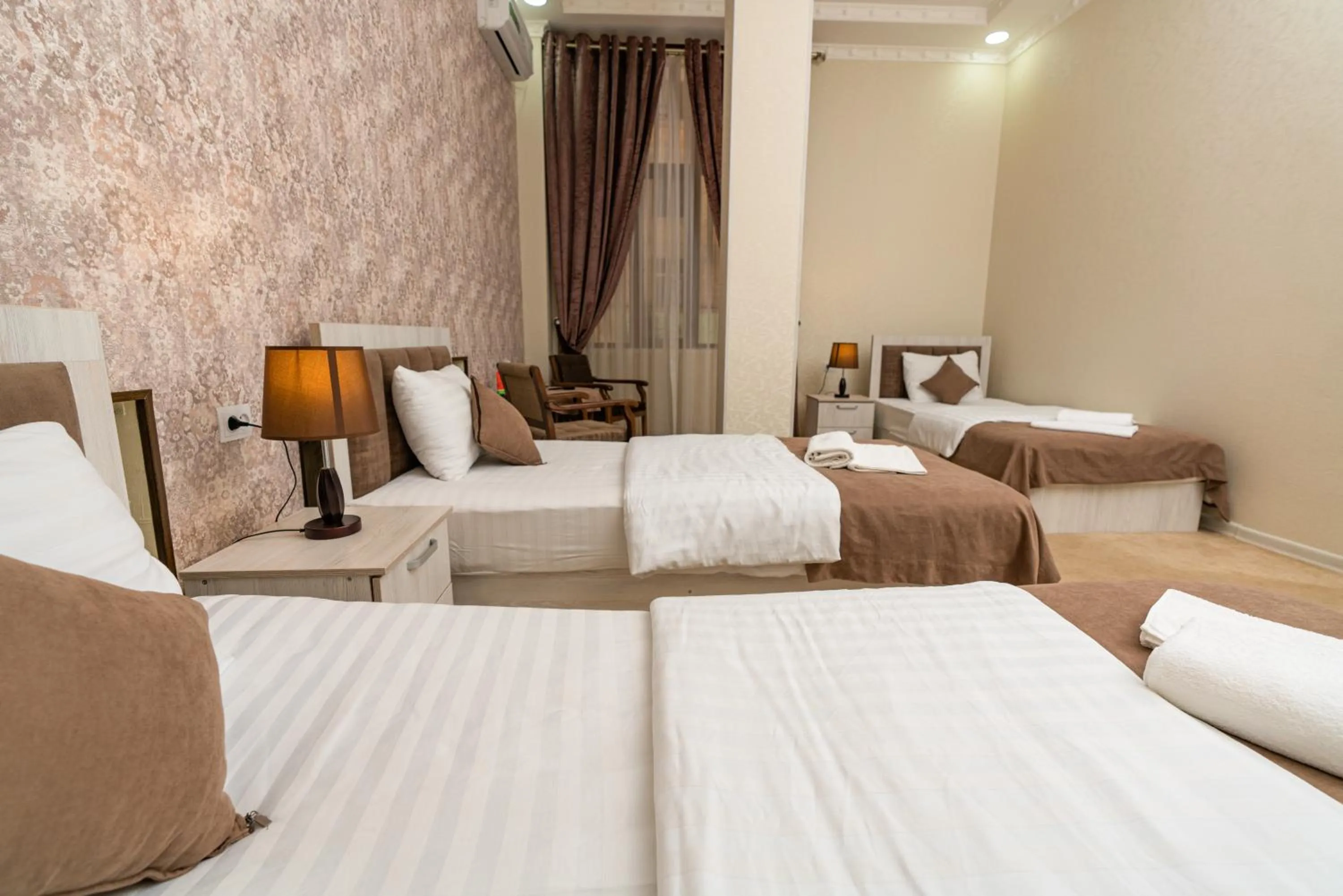 Bed in Osiyo Plaza Hotel