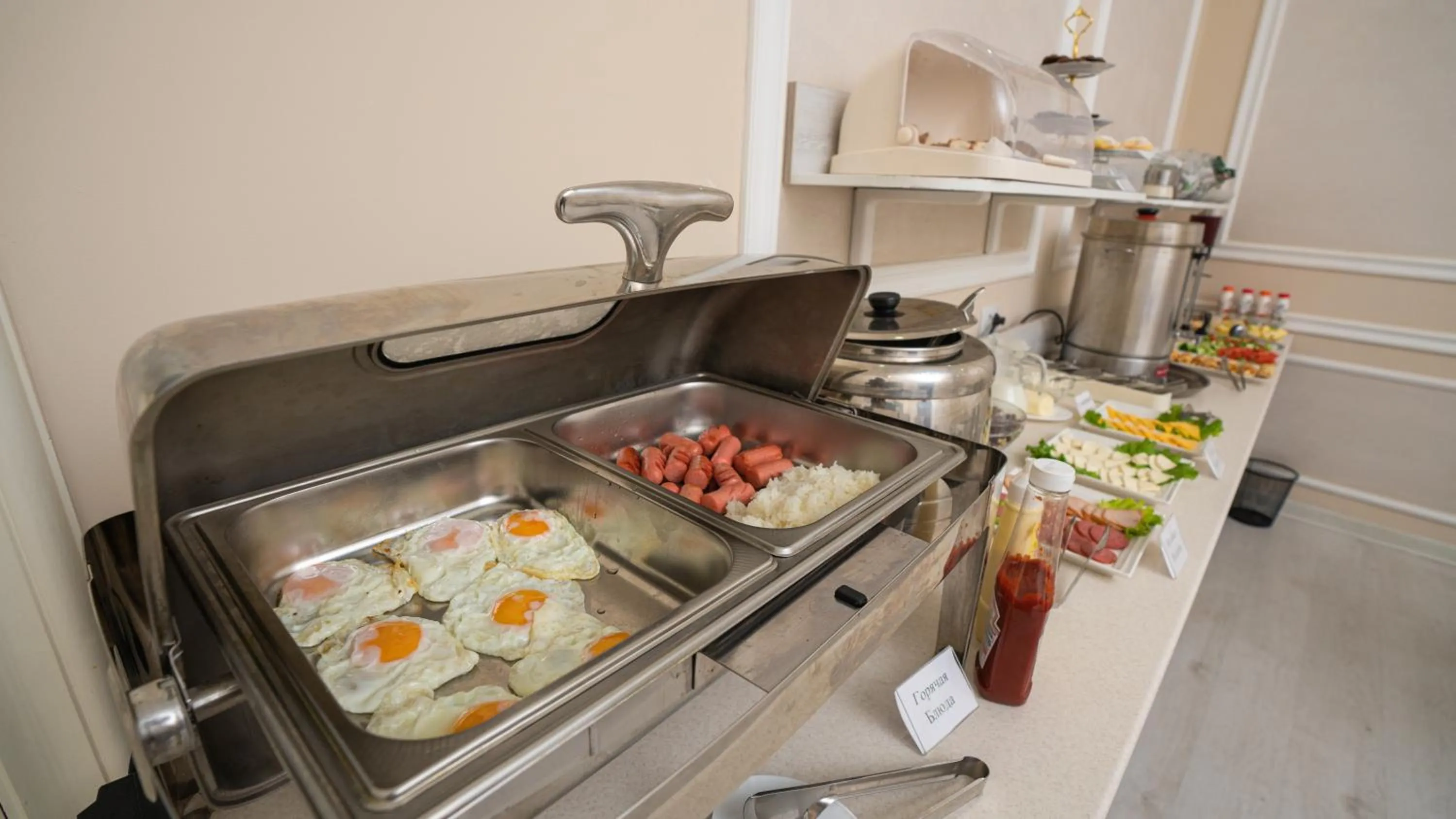 Breakfast in Osiyo Plaza Hotel