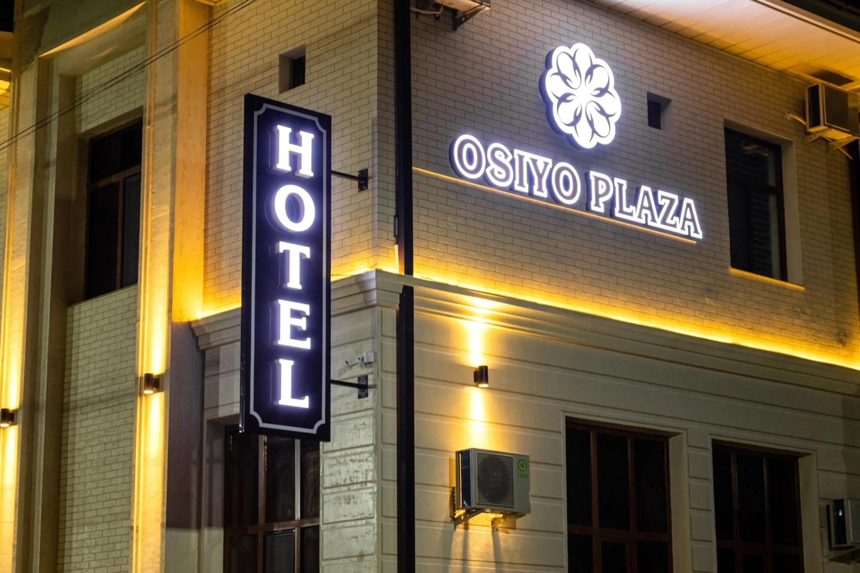 Facade/entrance in Osiyo Plaza Hotel