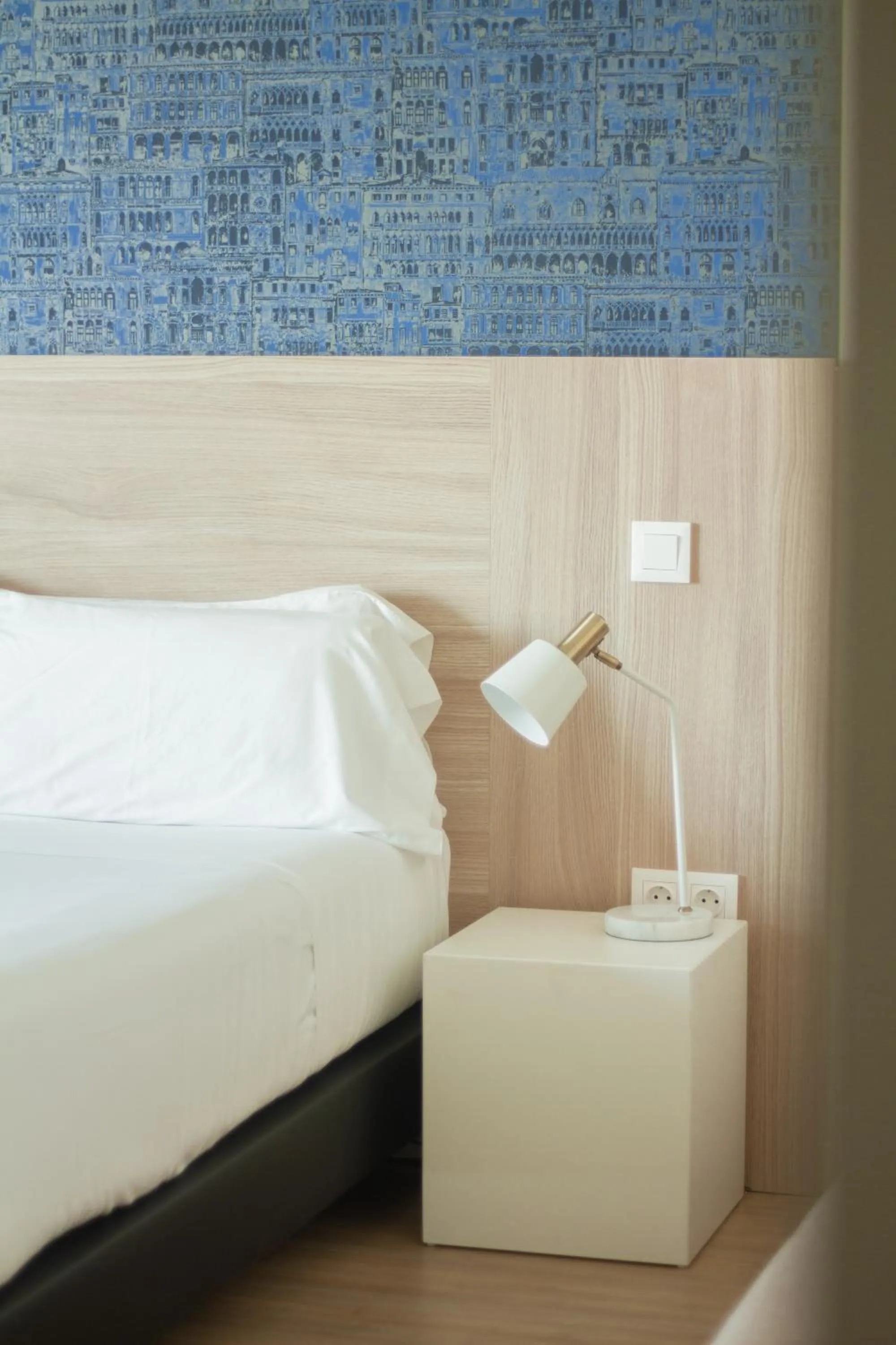 Decorative detail, Bed in room Select Porto Suites