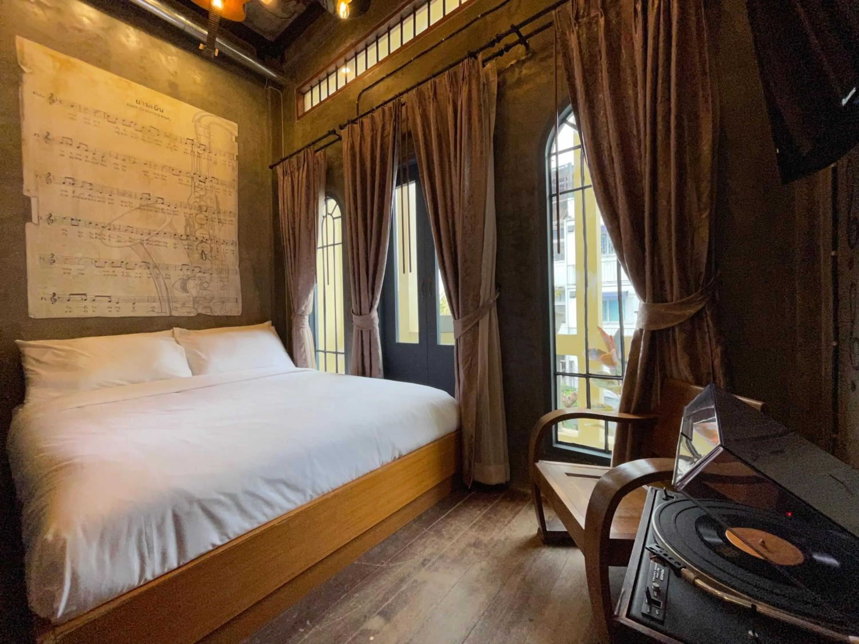 Bedroom, Bed in Central Old Town Cottage