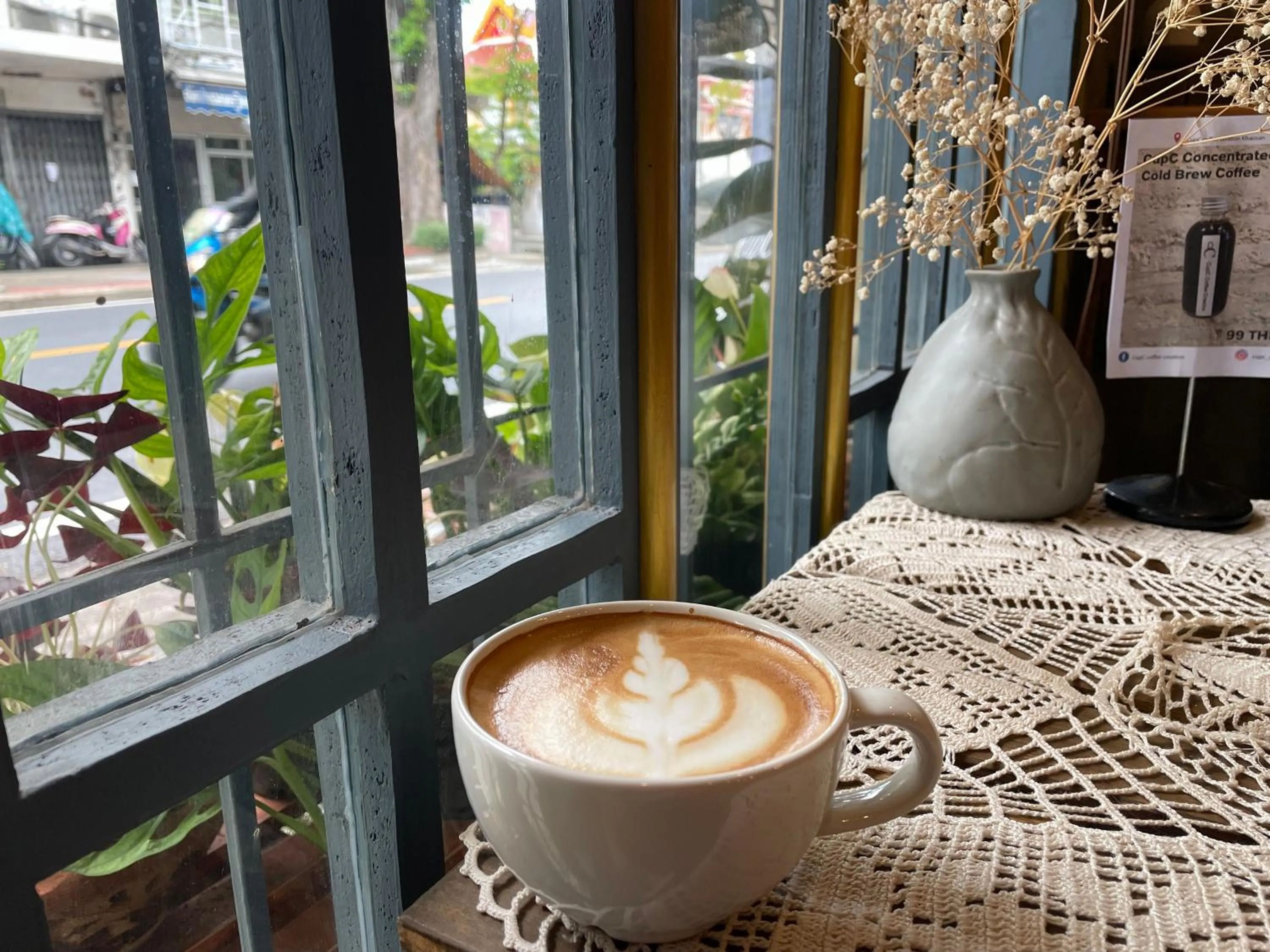 Breakfast in Central Old Town Cottage