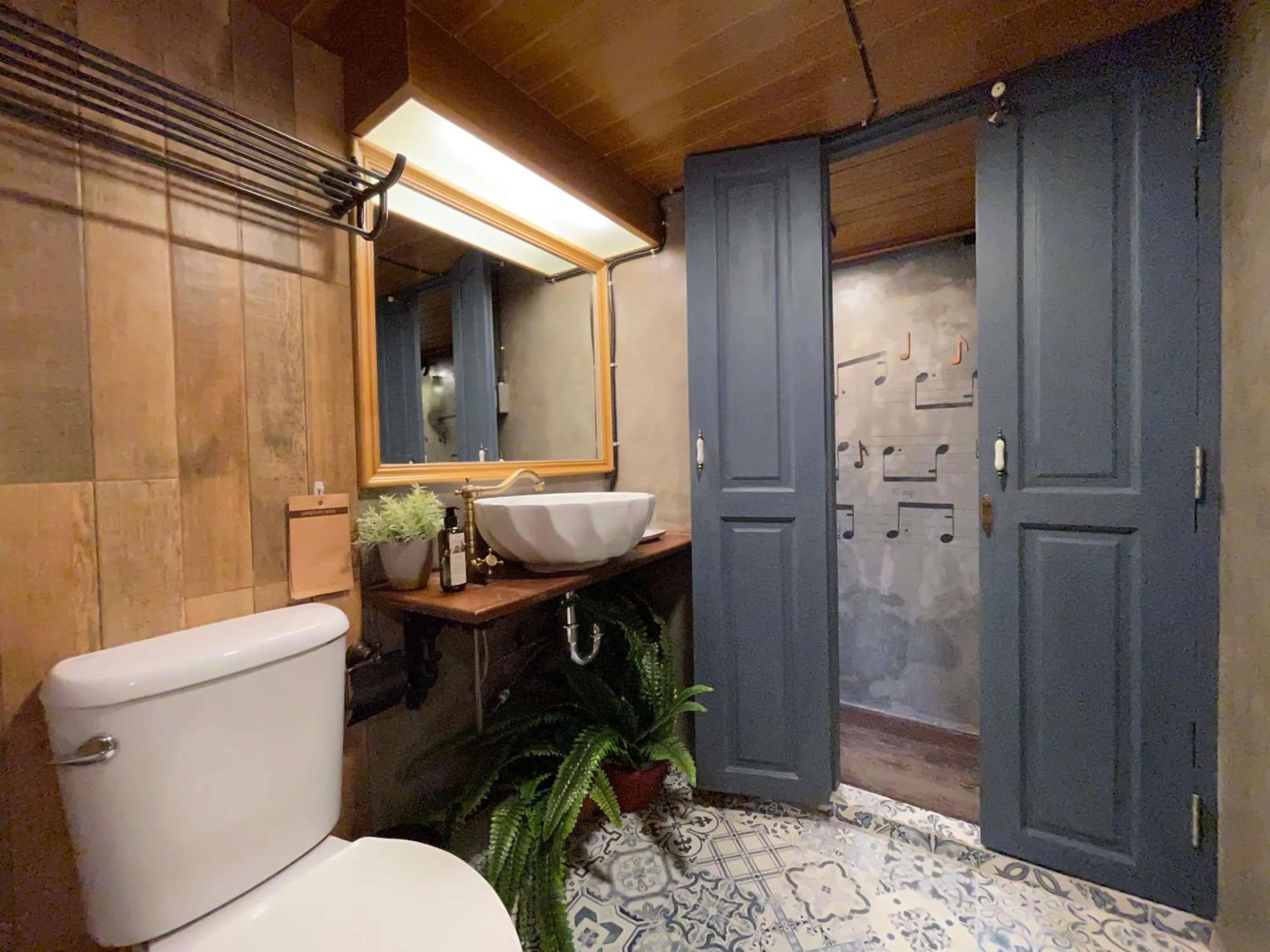 Toilet in Central Old Town Cottage