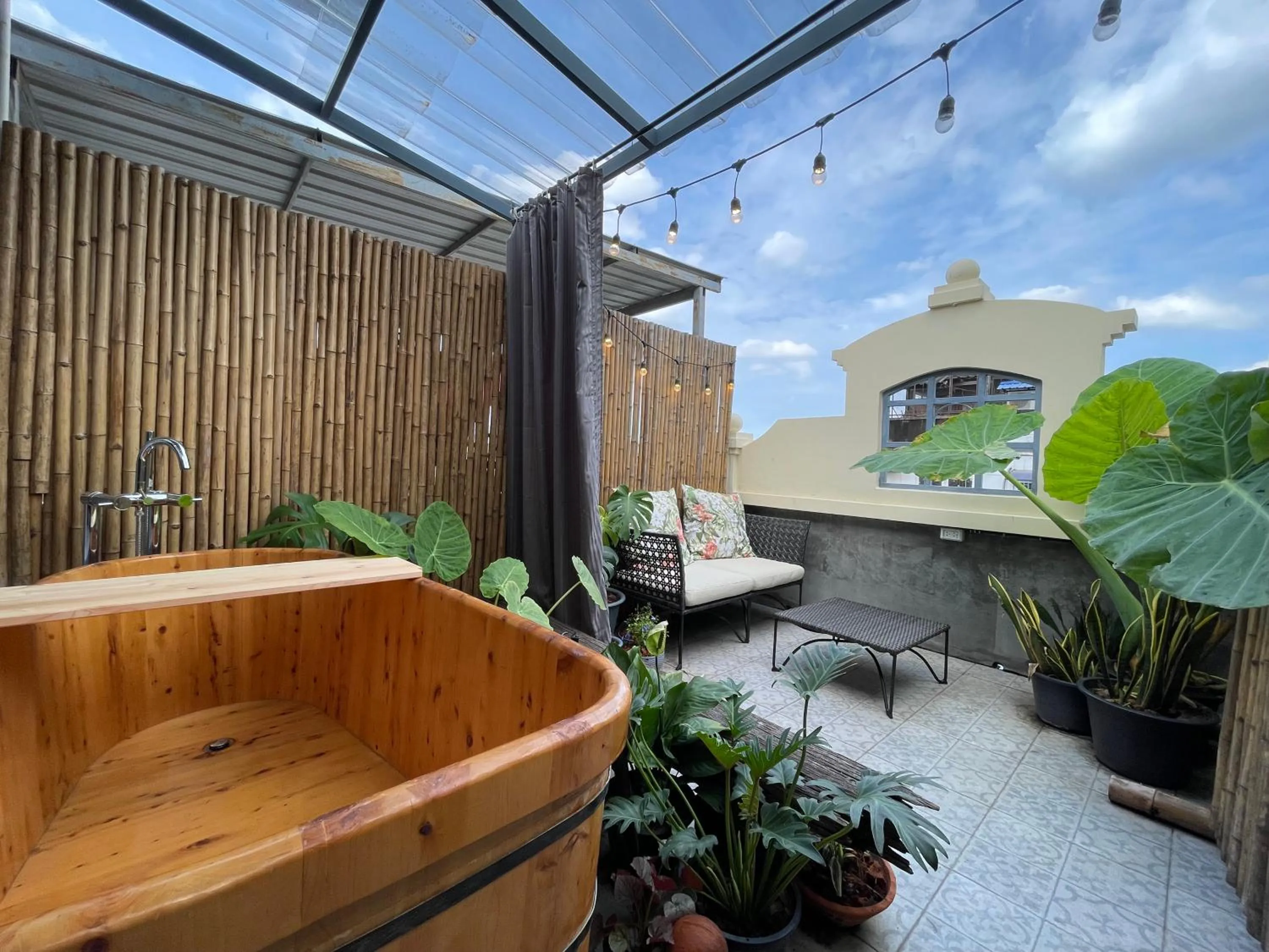 Patio in Central Old Town Cottage