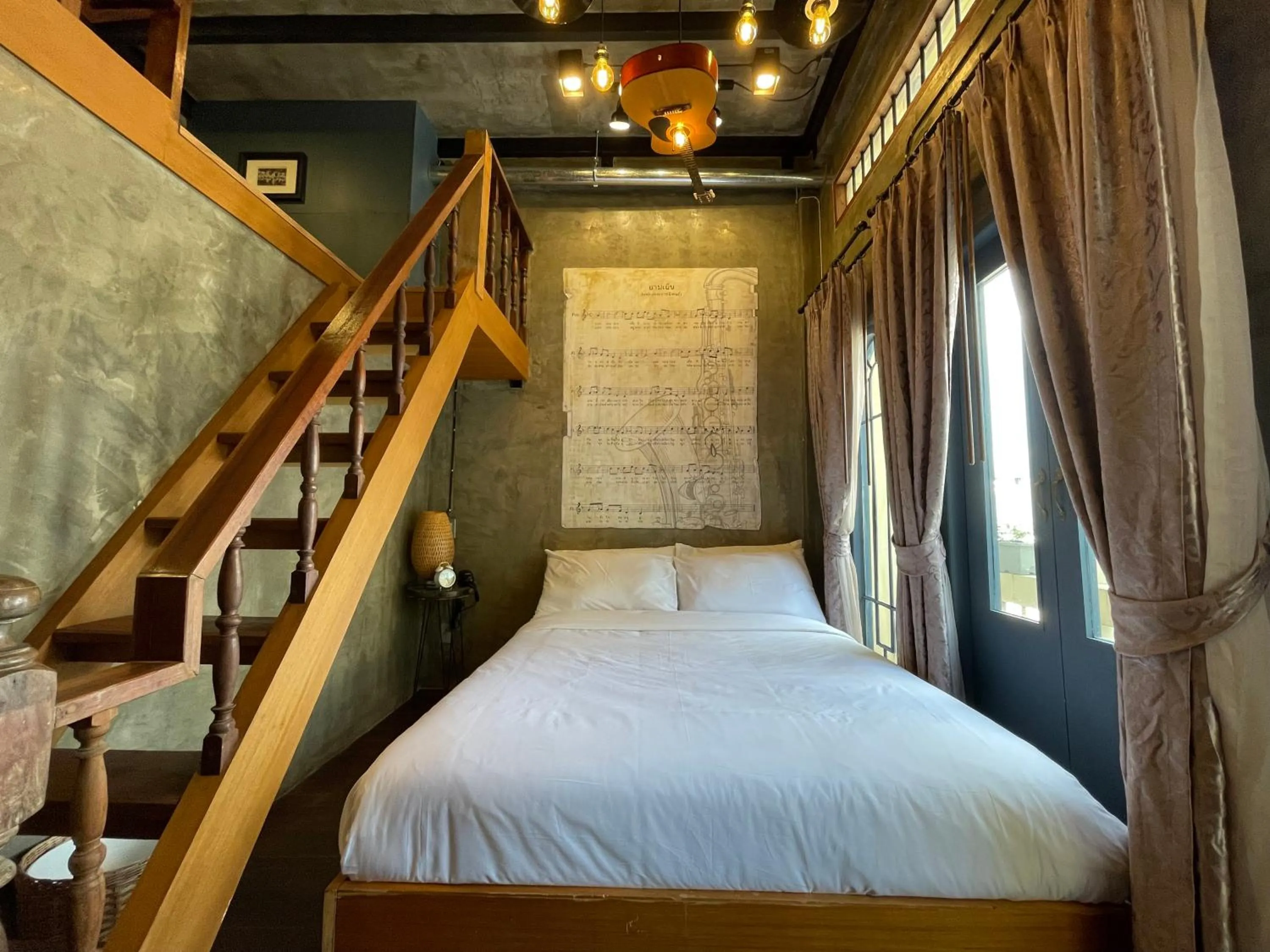 Bed in Central Old Town Cottage