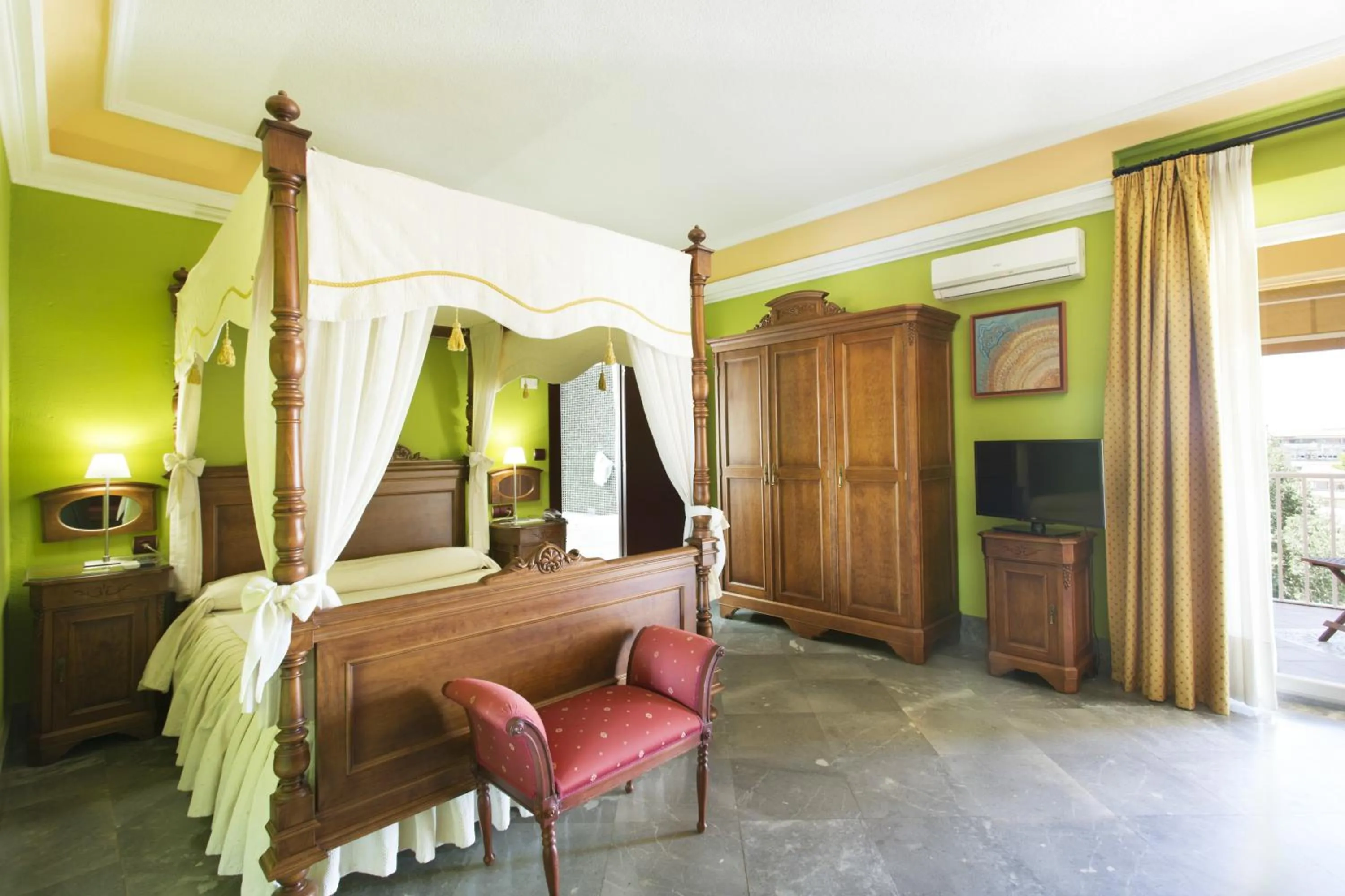 Bed in Hotel Carlos V