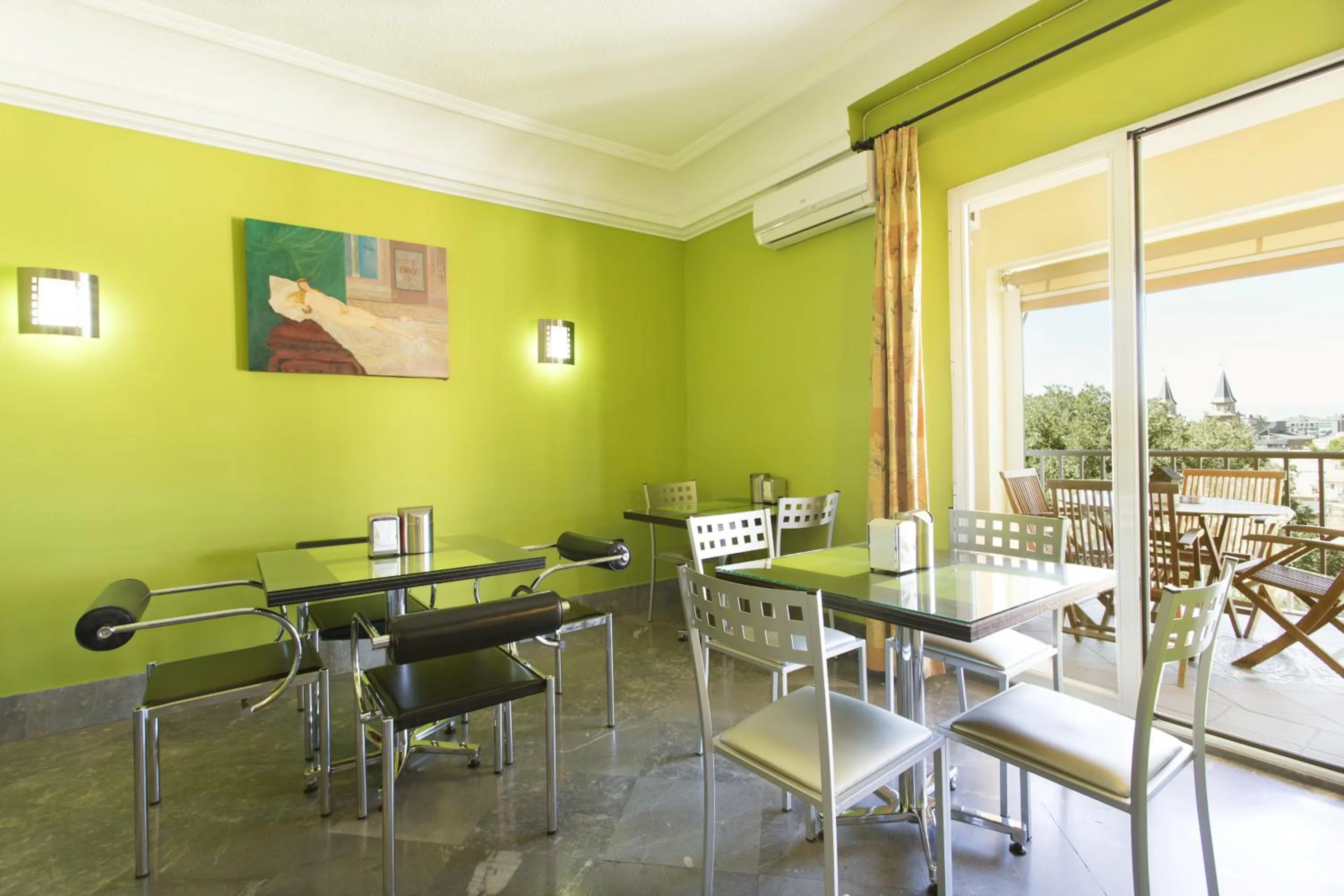 Communal lounge/ TV room in Hotel Carlos V