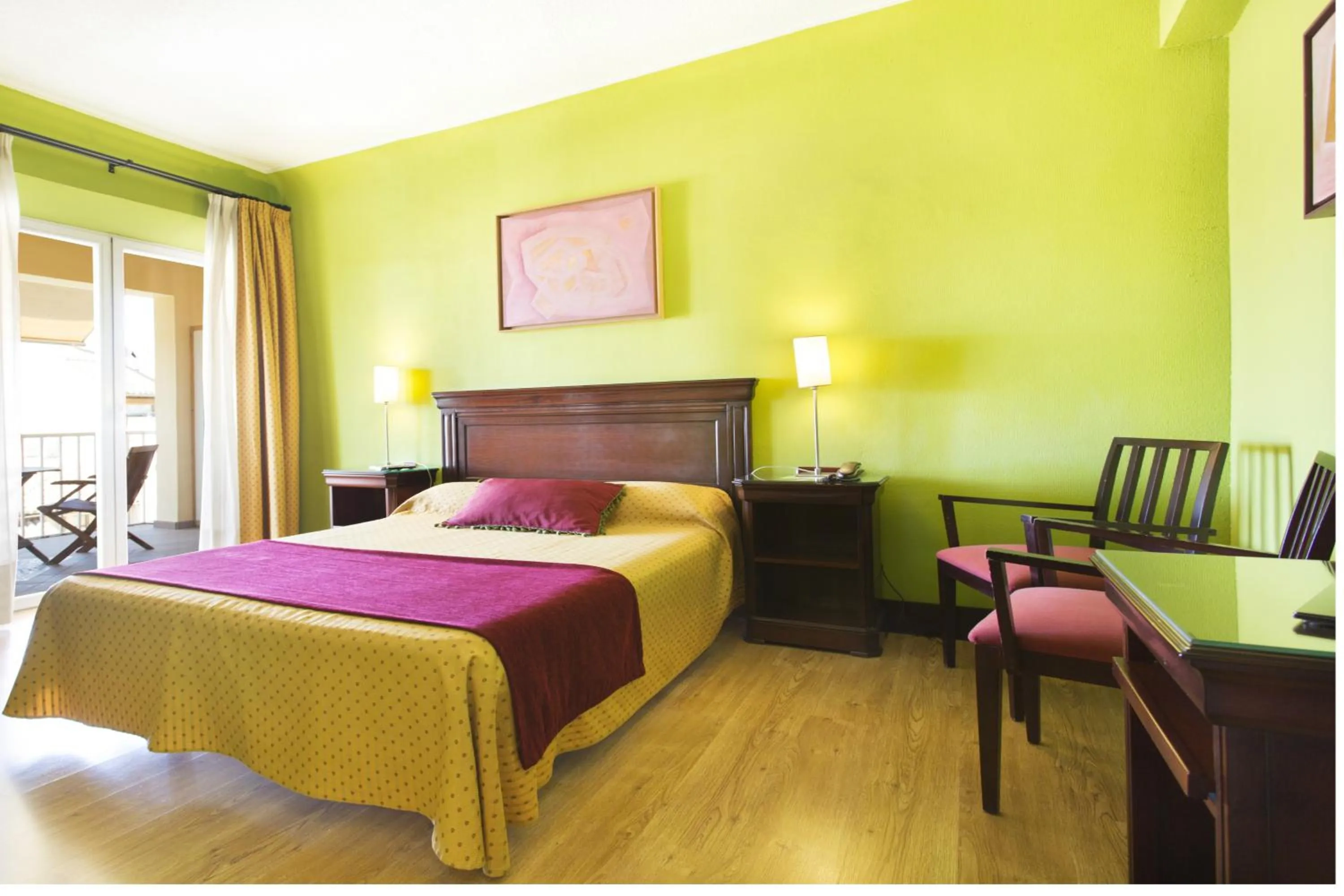 Photo of the whole room, Bed in Hotel Carlos V