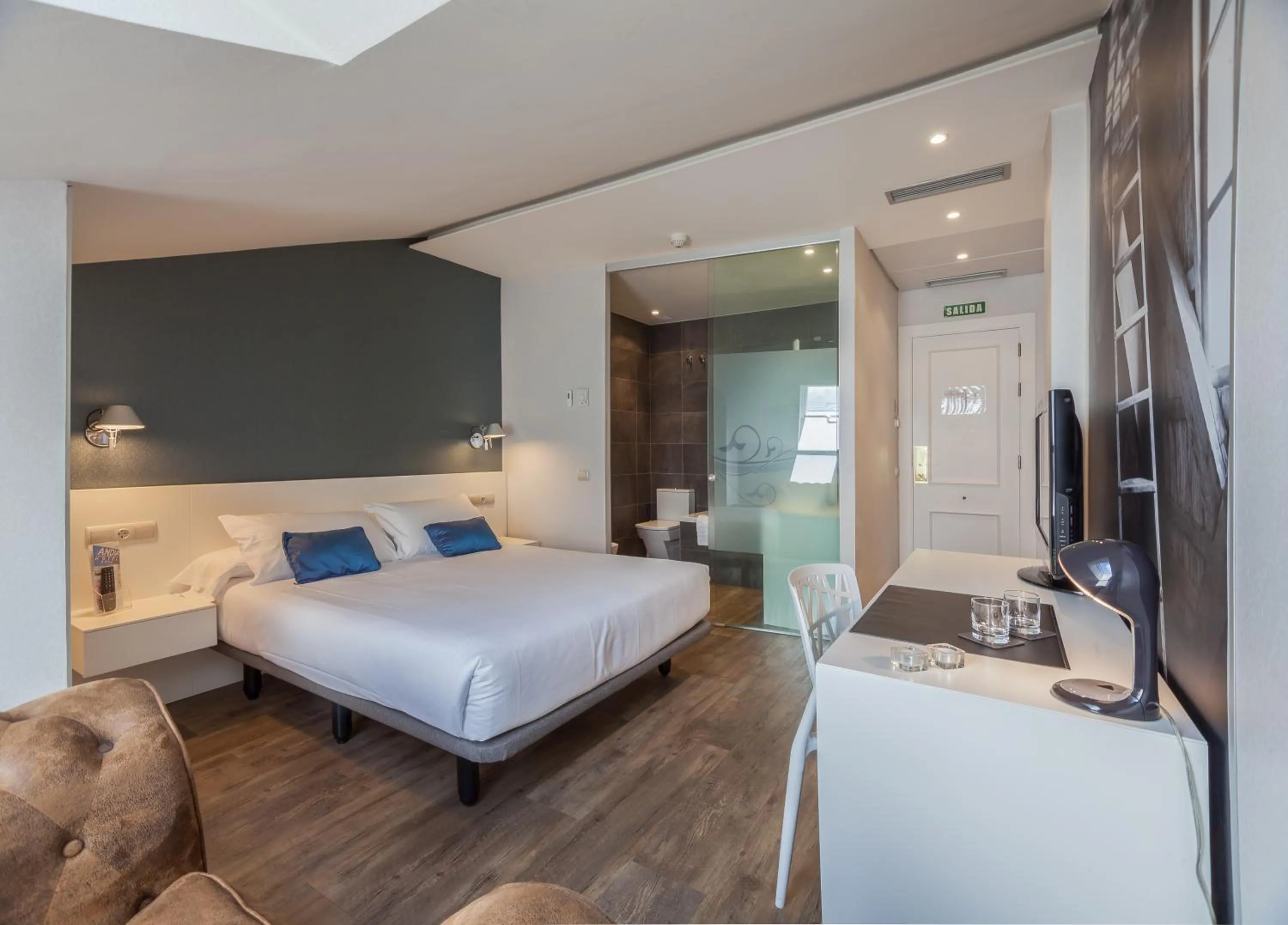 Photo of the whole room, Bed in Hotel Andia