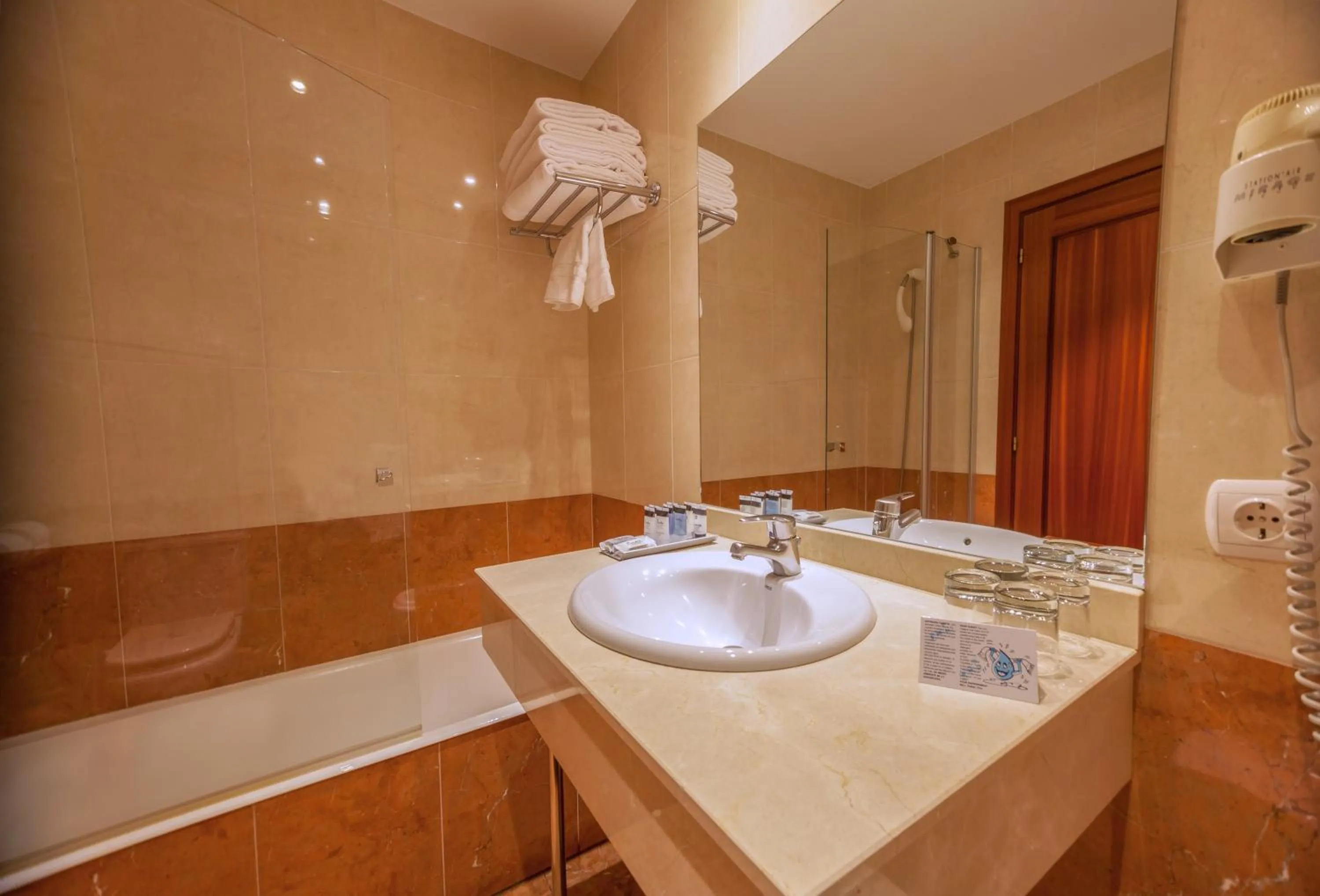 Bath in Hotel Andia